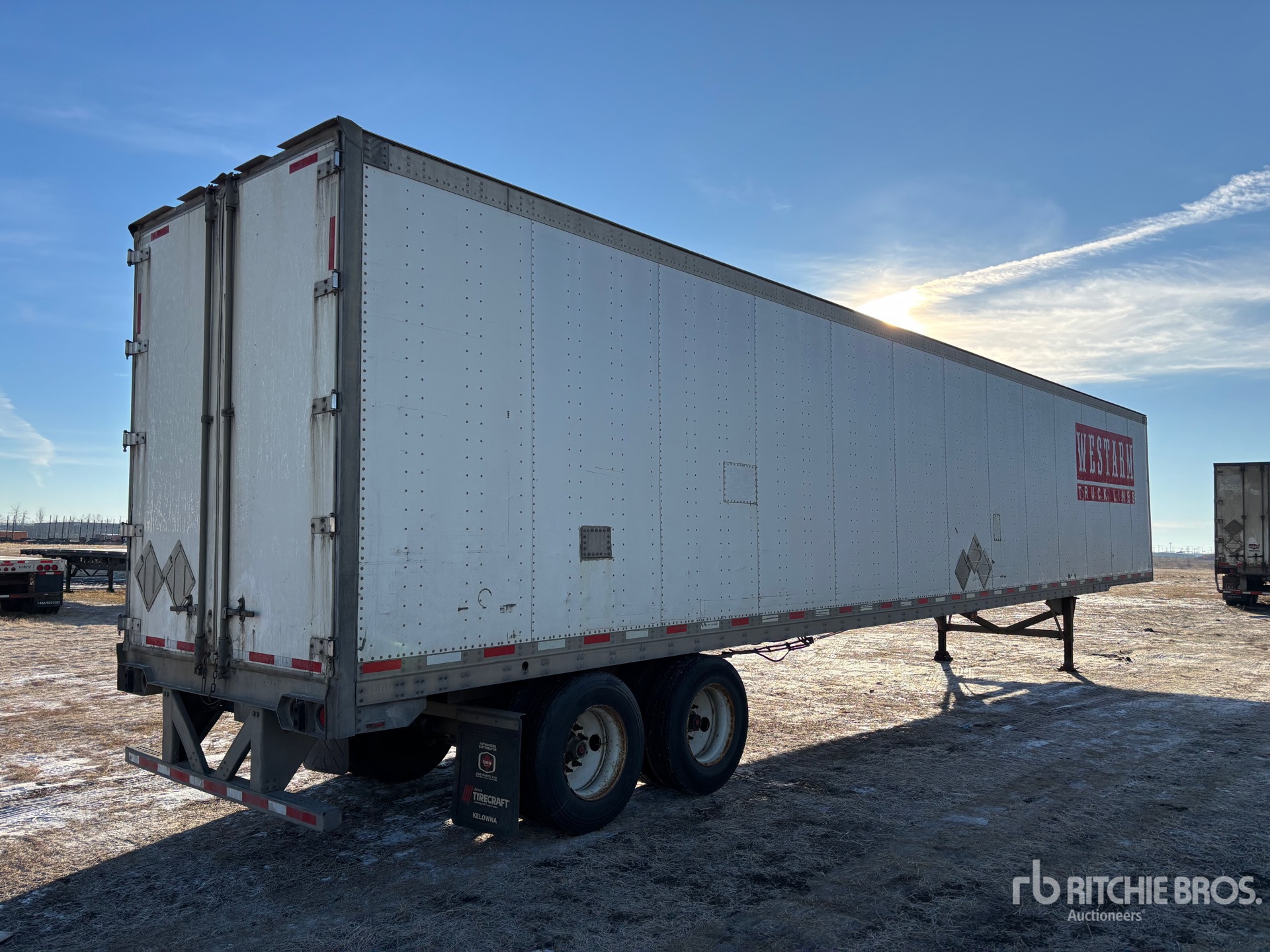 Aspect général with Image, coin arrière droit