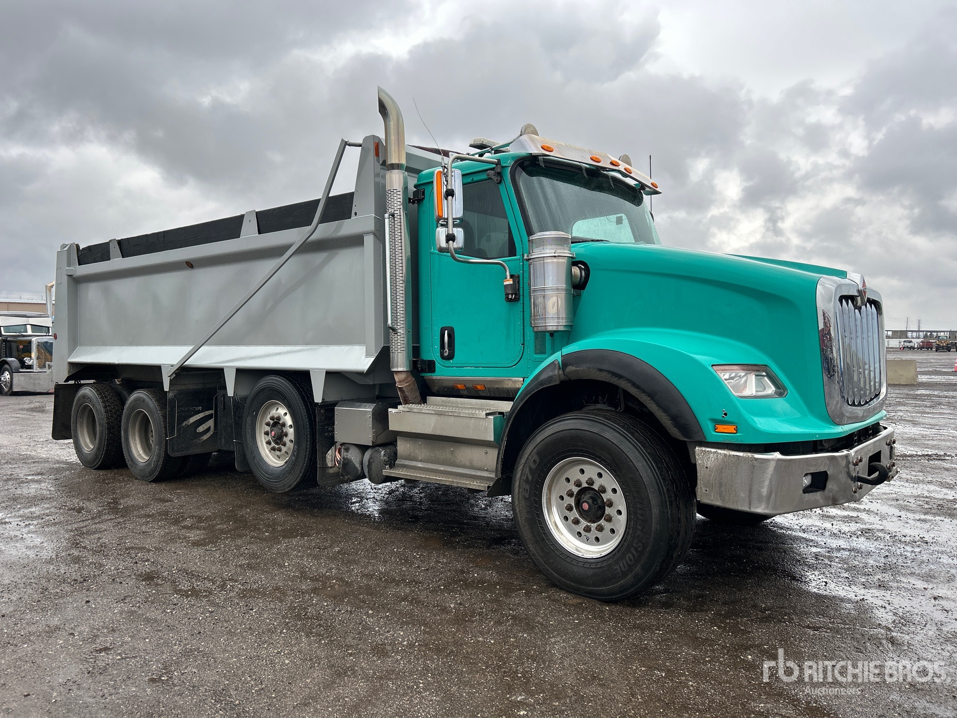 General Appearance with Bild, Ecke vorne rechts