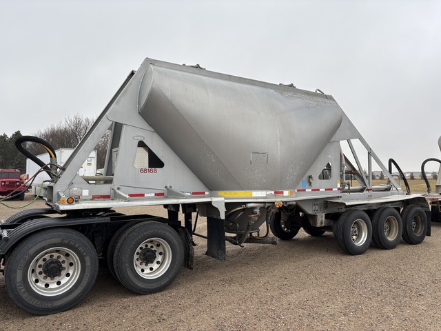 1990 Beall Pneumatic Bulk Trailer