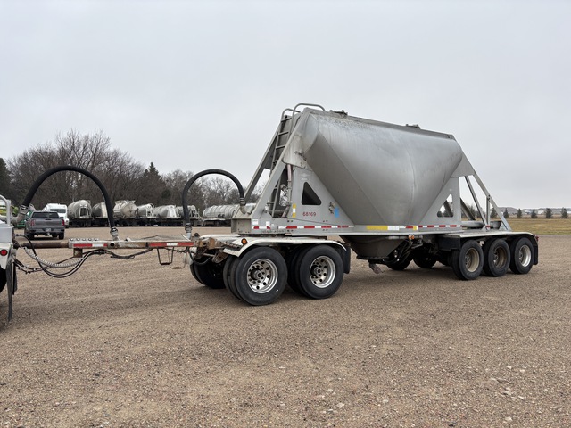 1990 Beall Pneumatic Bulk Trailer