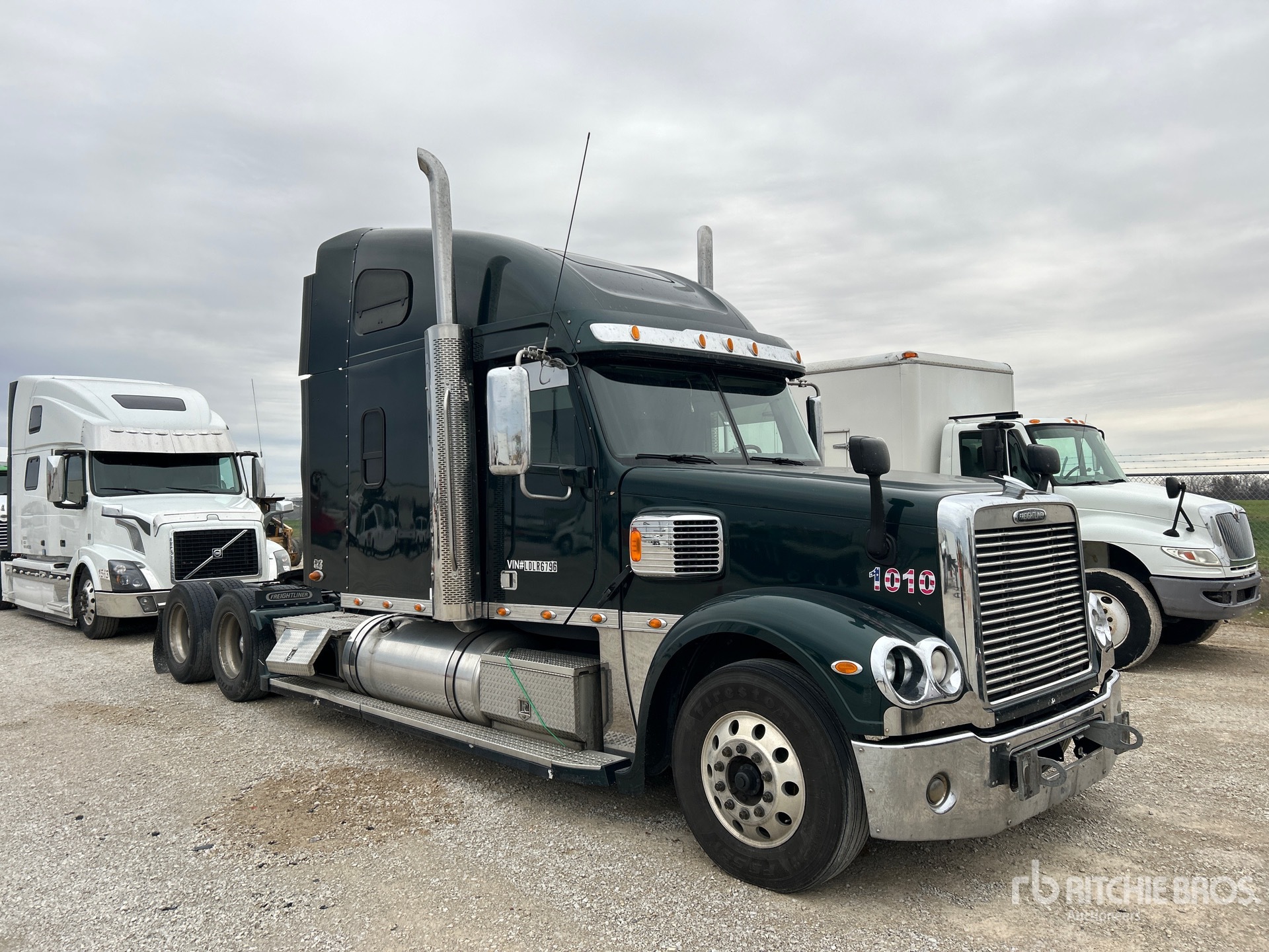 General Appearance with Bild, Ecke vorne rechts