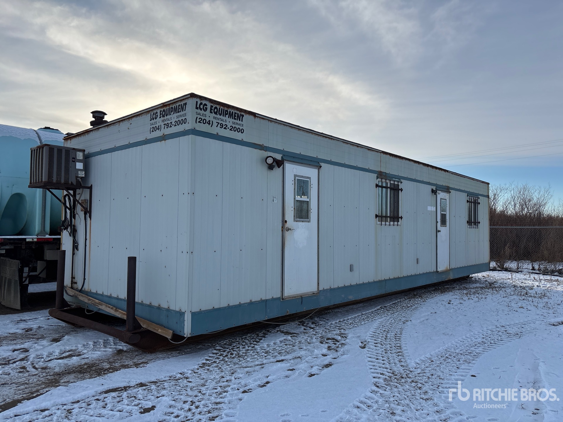 General Appearance with Bild, Ecke vorne links