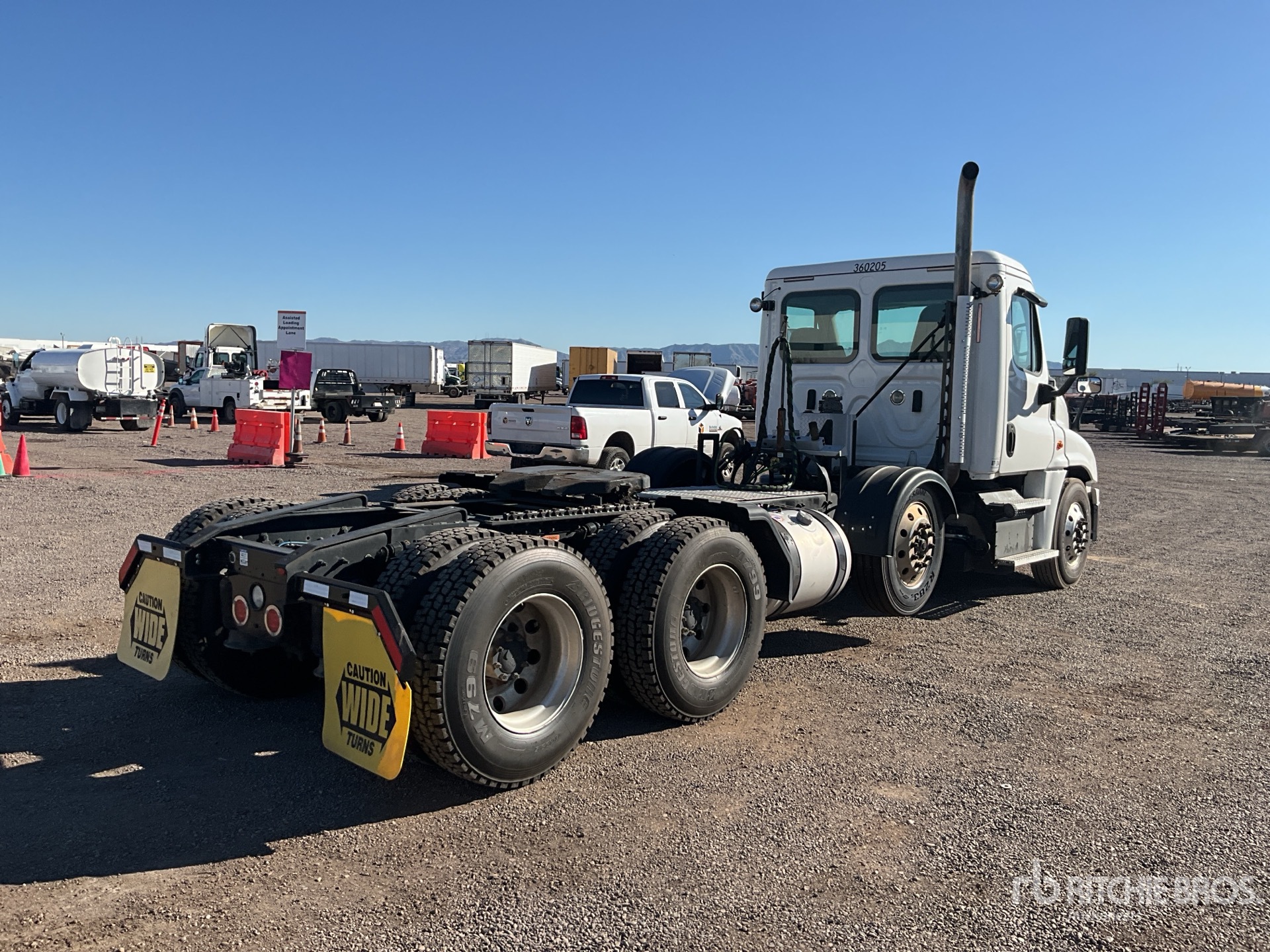 Aspect général with Image, coin arrière droit