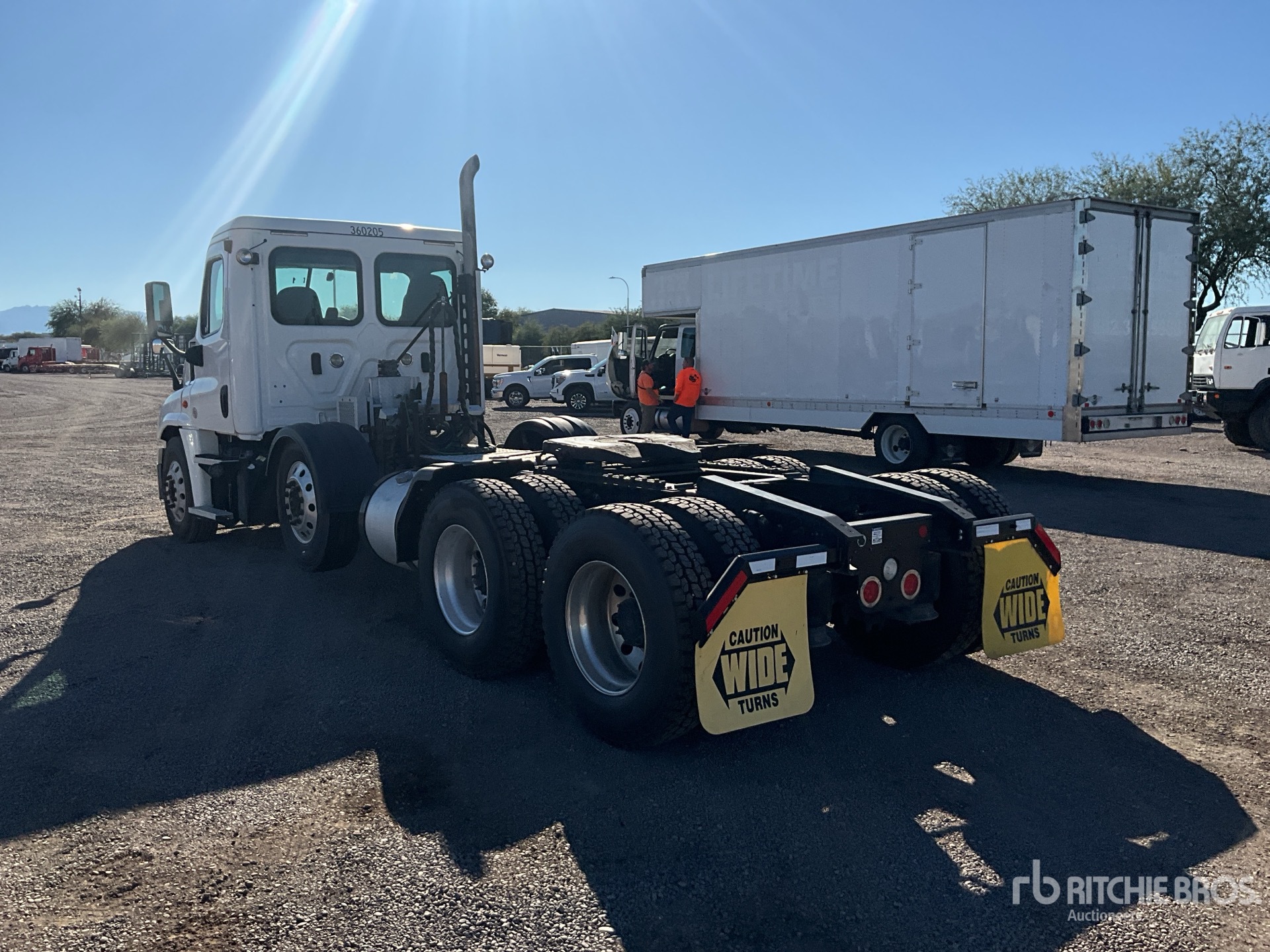 Aspect général with Image, coin arrière gauche