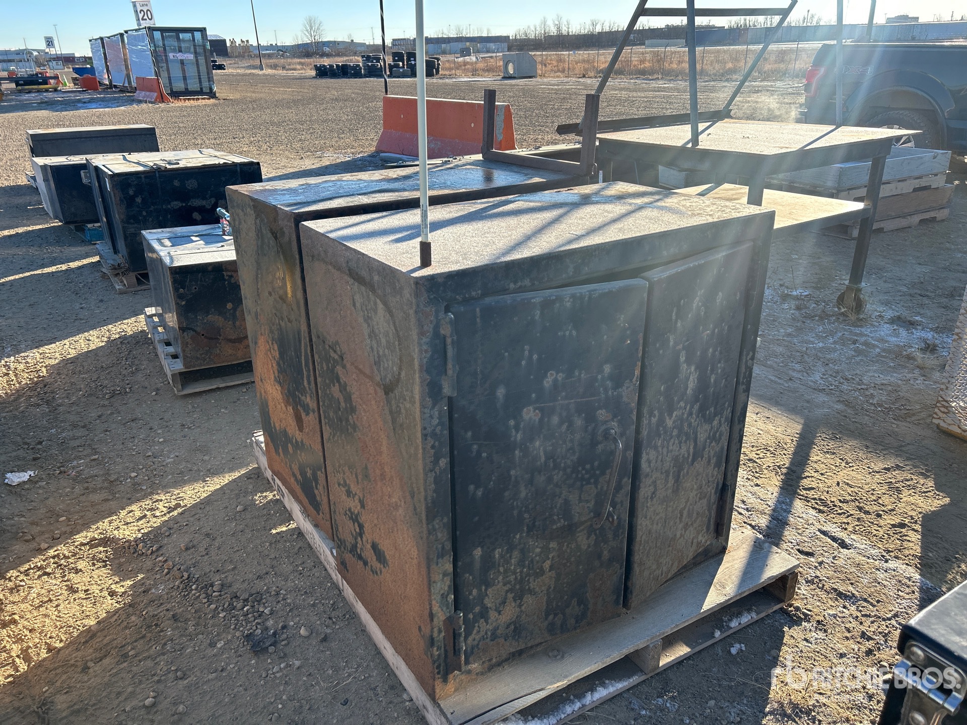 General Appearance with Picture, Left Rear Corner