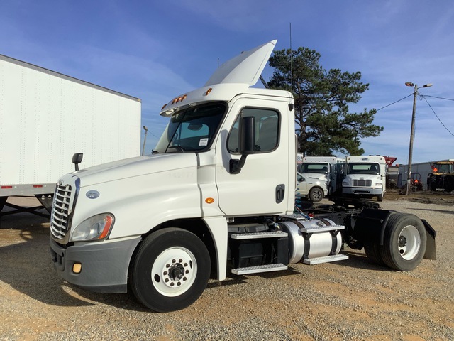 2016 Freightliner Cascadia 125 4x2 S/A Day Cab Truck Tractor