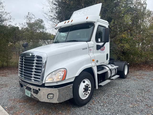 2019 Freightliner Cascadia 4x2 S/A Day Cab Truck Tractor