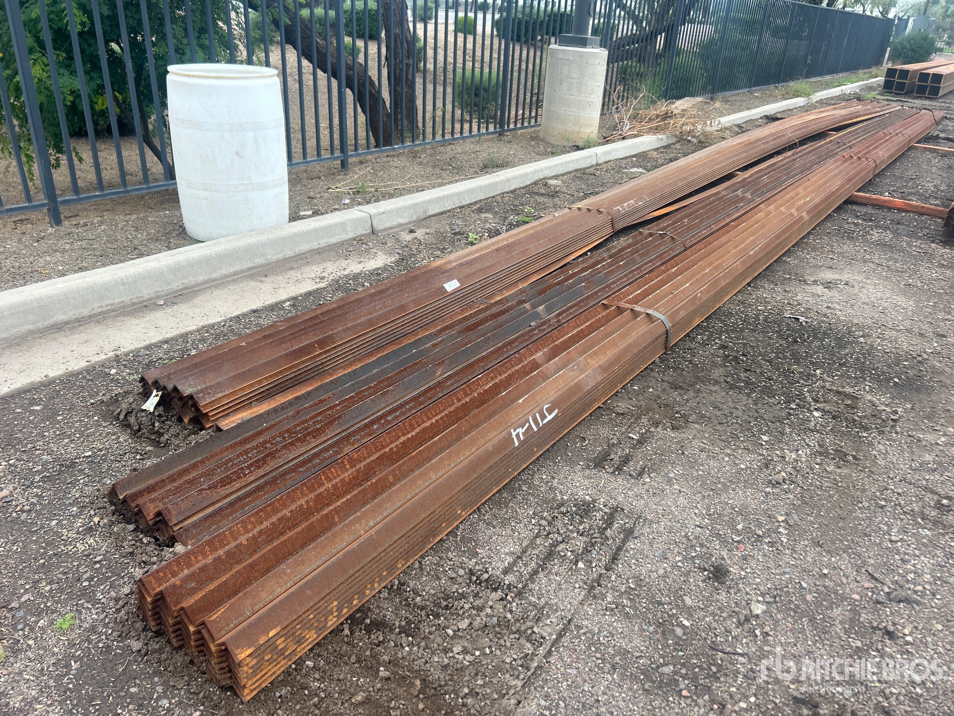 Aspect général with Image, coin avant droit