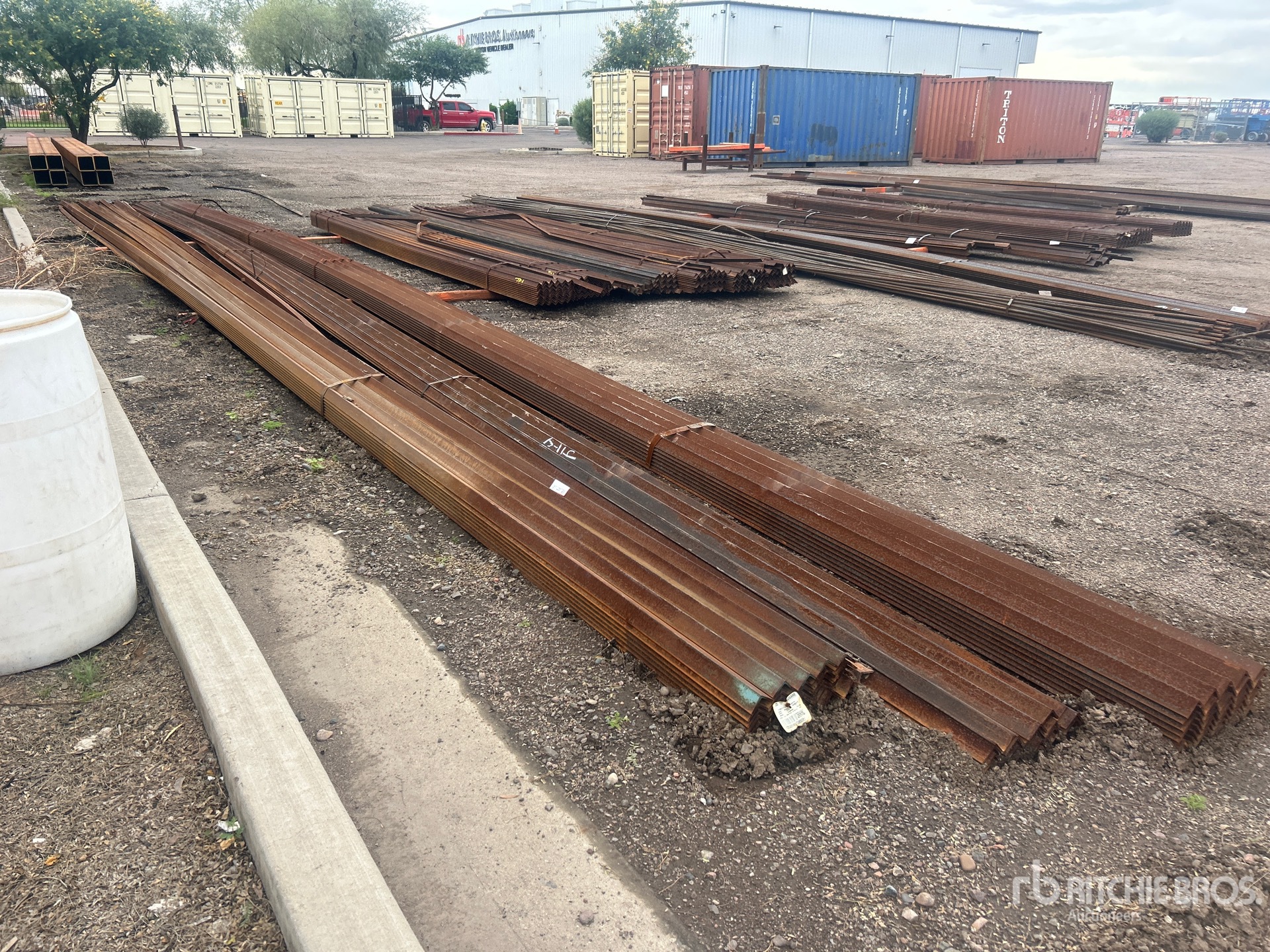 Aspect général with Image, coin arrière droit