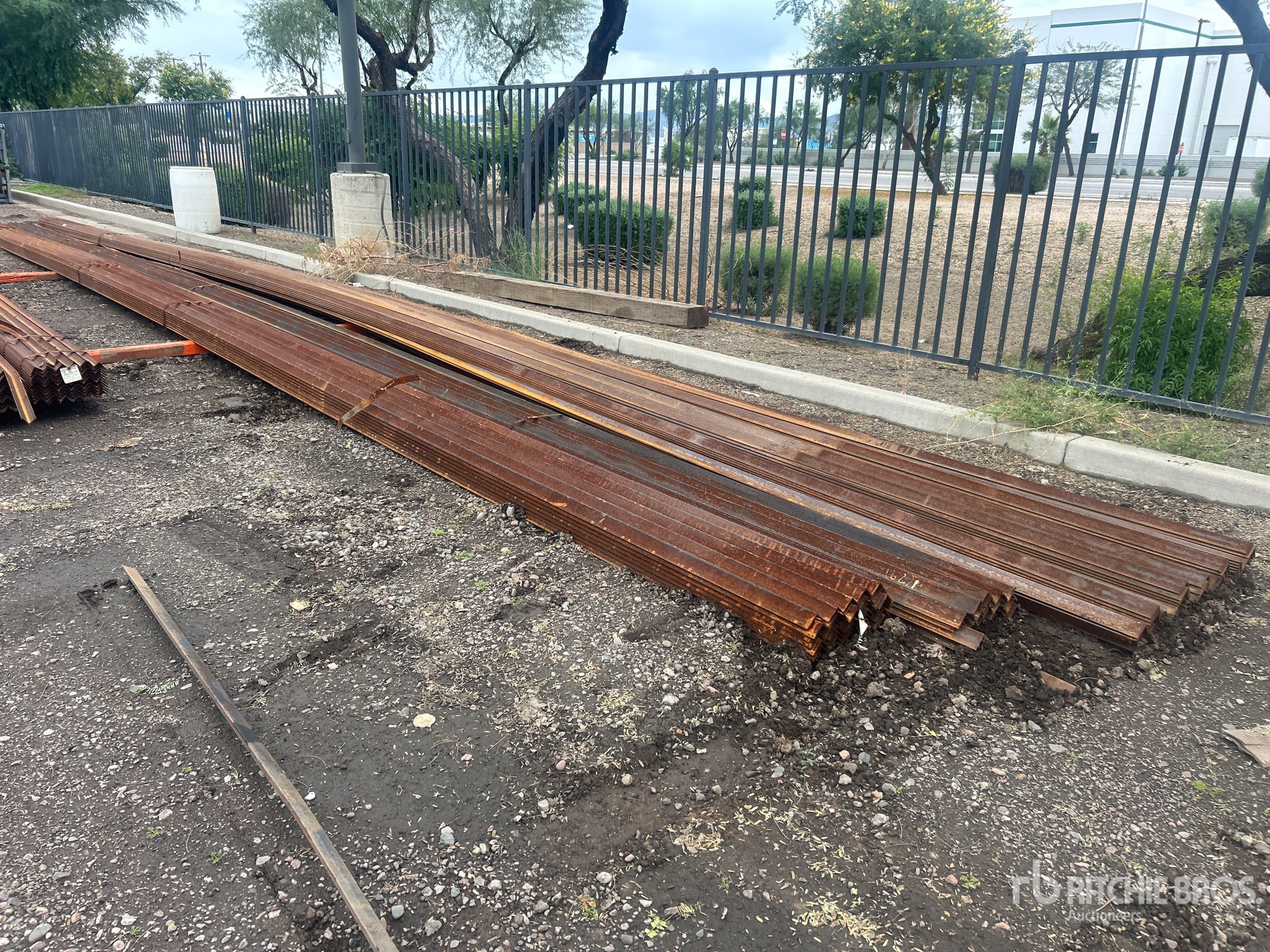 Aspect général with Image, coin avant gauche