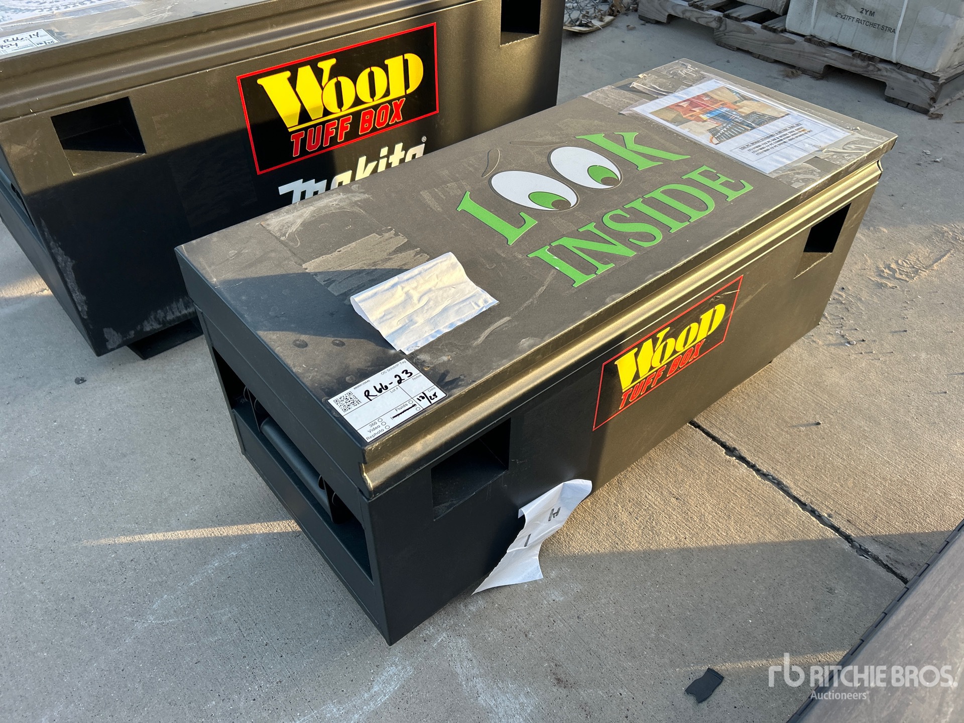 General Appearance with Picture, Right Front Corner