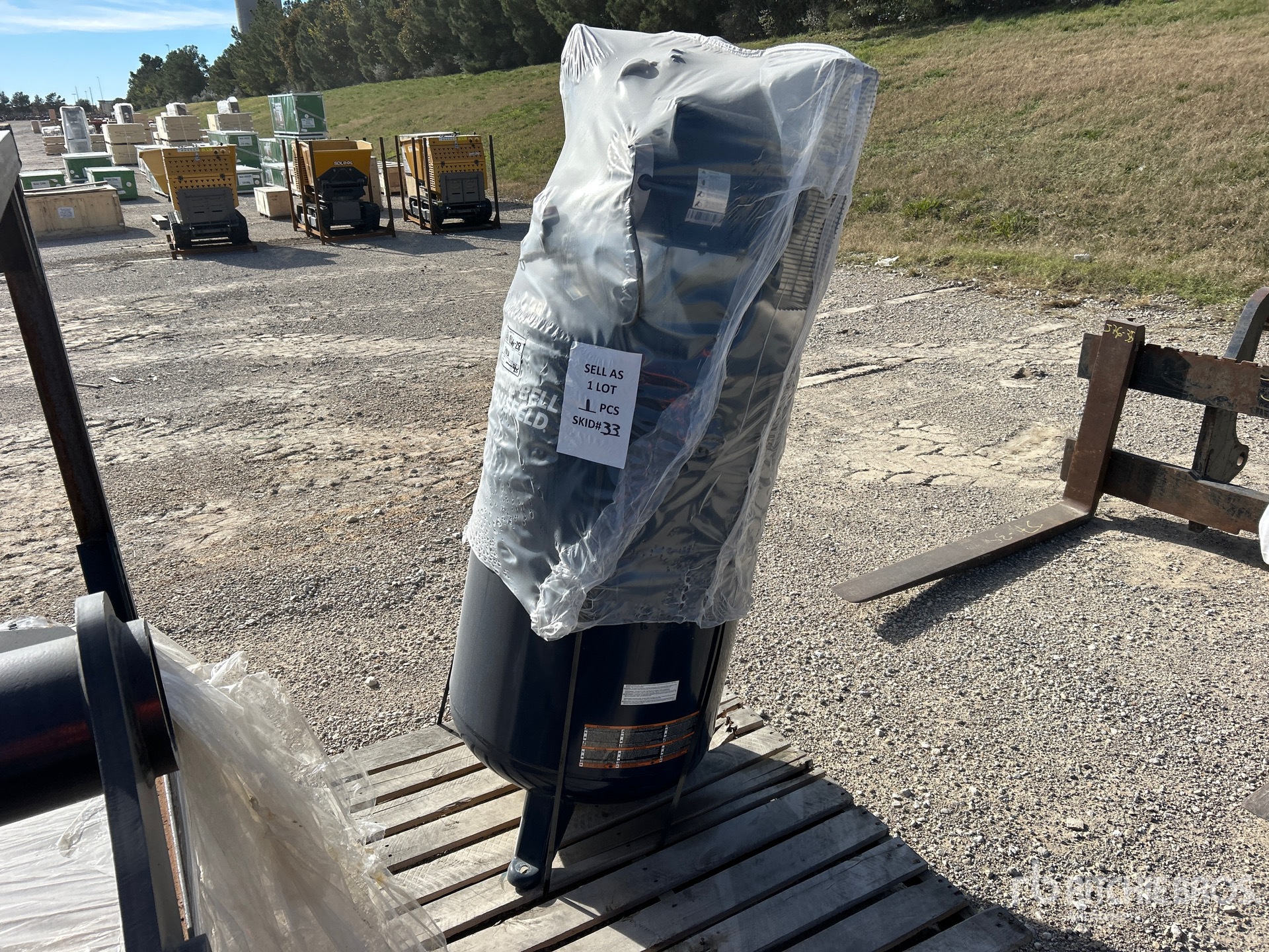 General Appearance with Picture, Left Front Corner