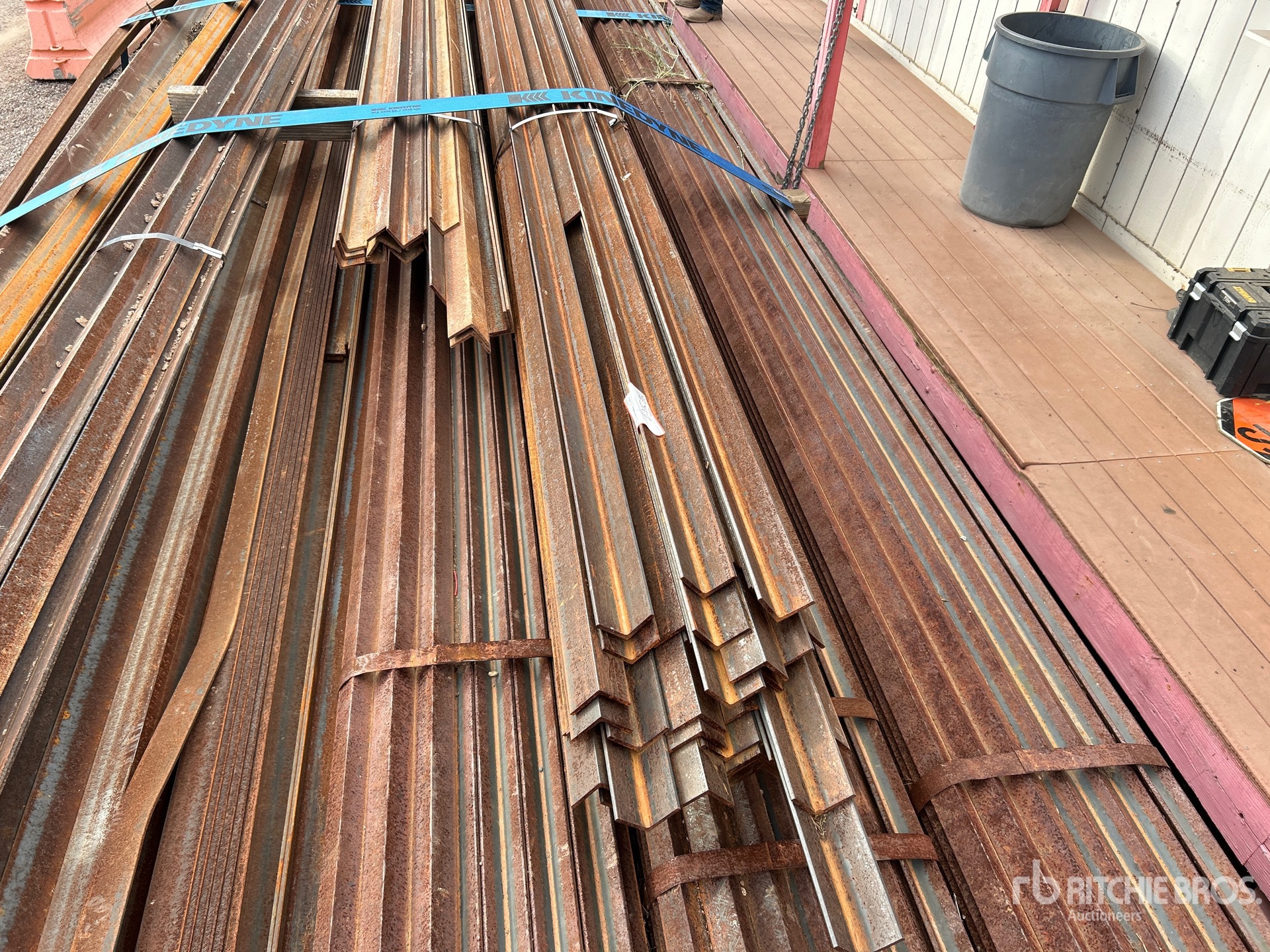 General Appearance with Featured Photo