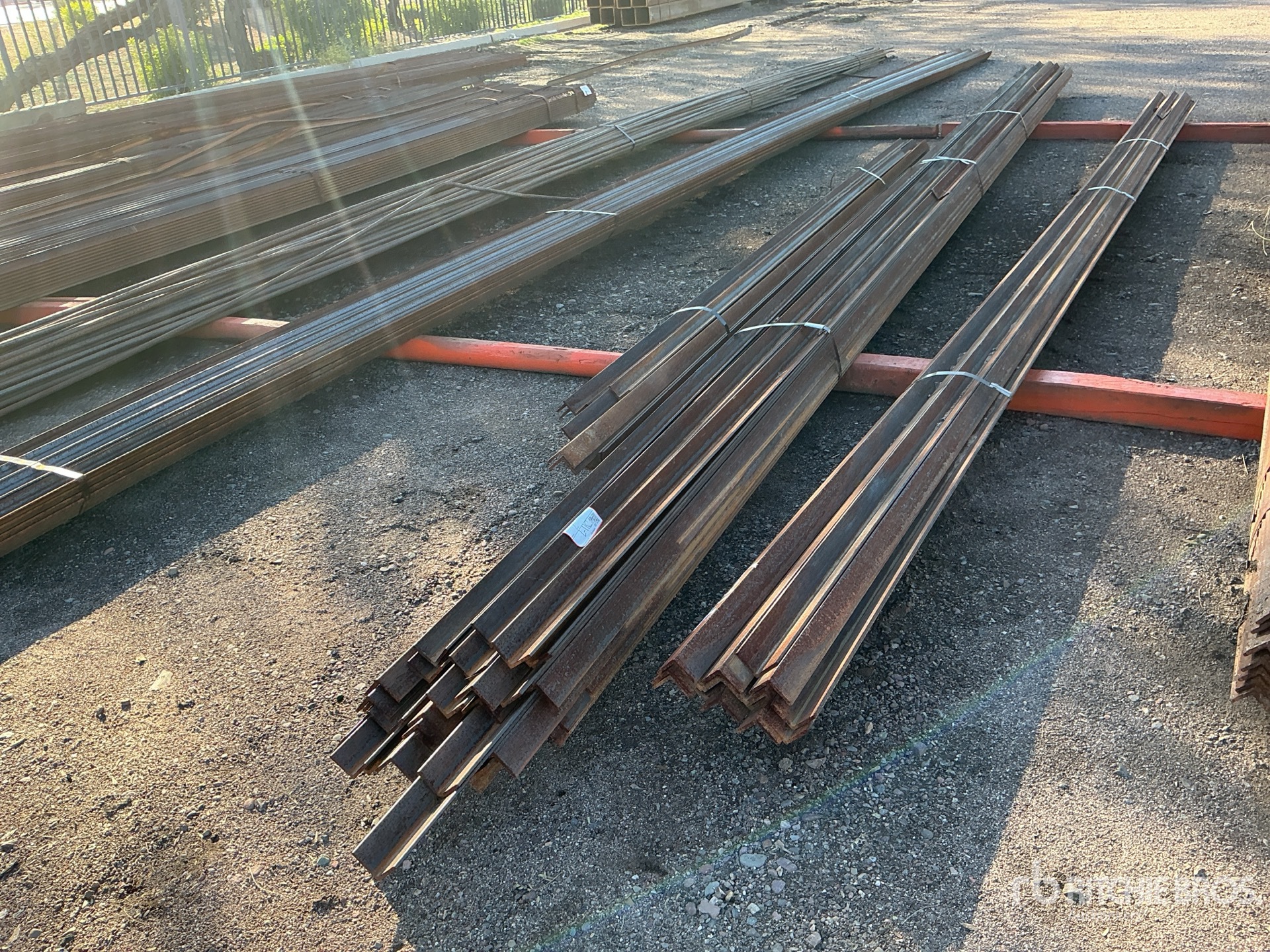 General Appearance with Bild, Ecke hinten links