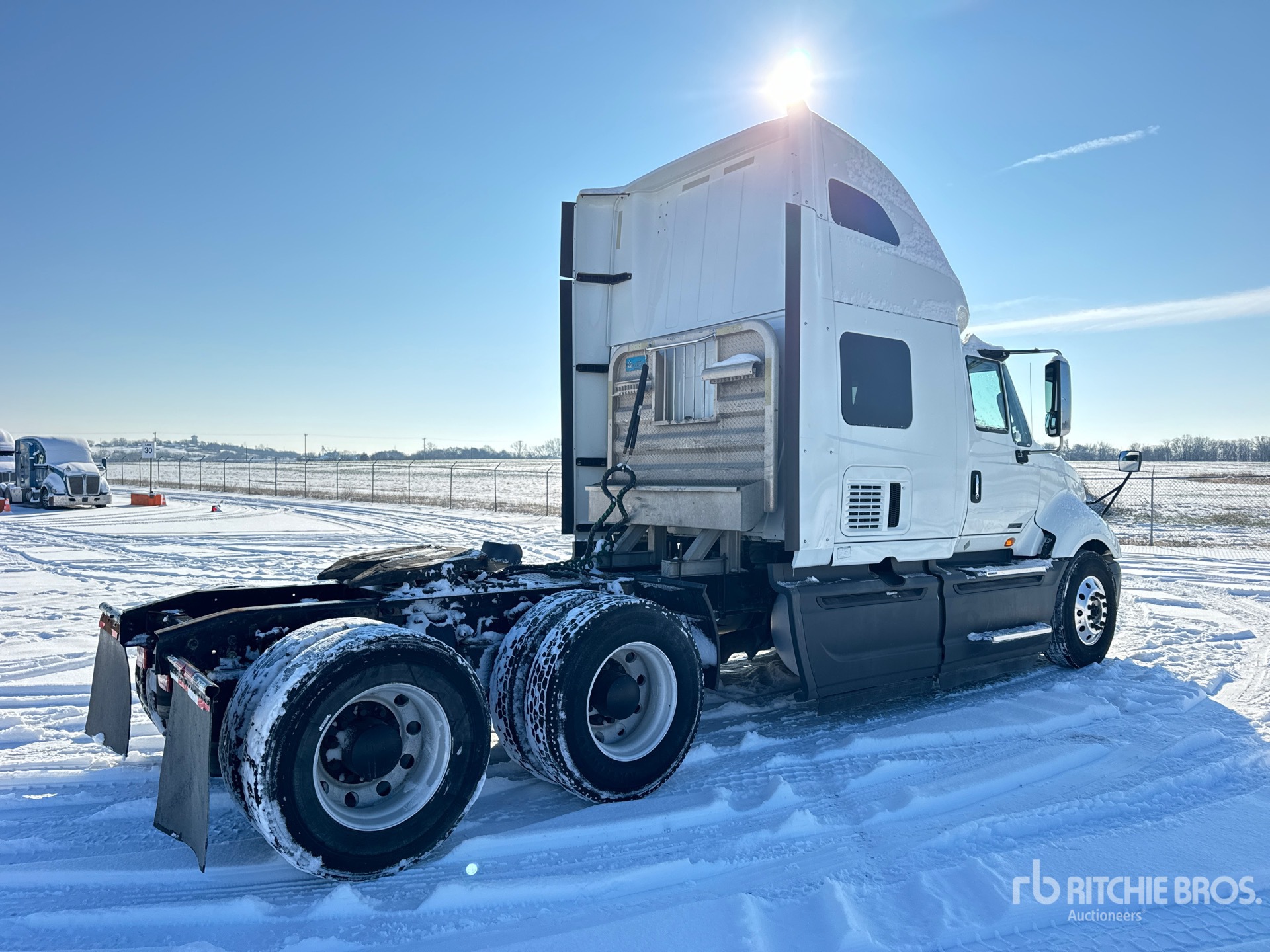 Aspect général with Image, coin arrière droit