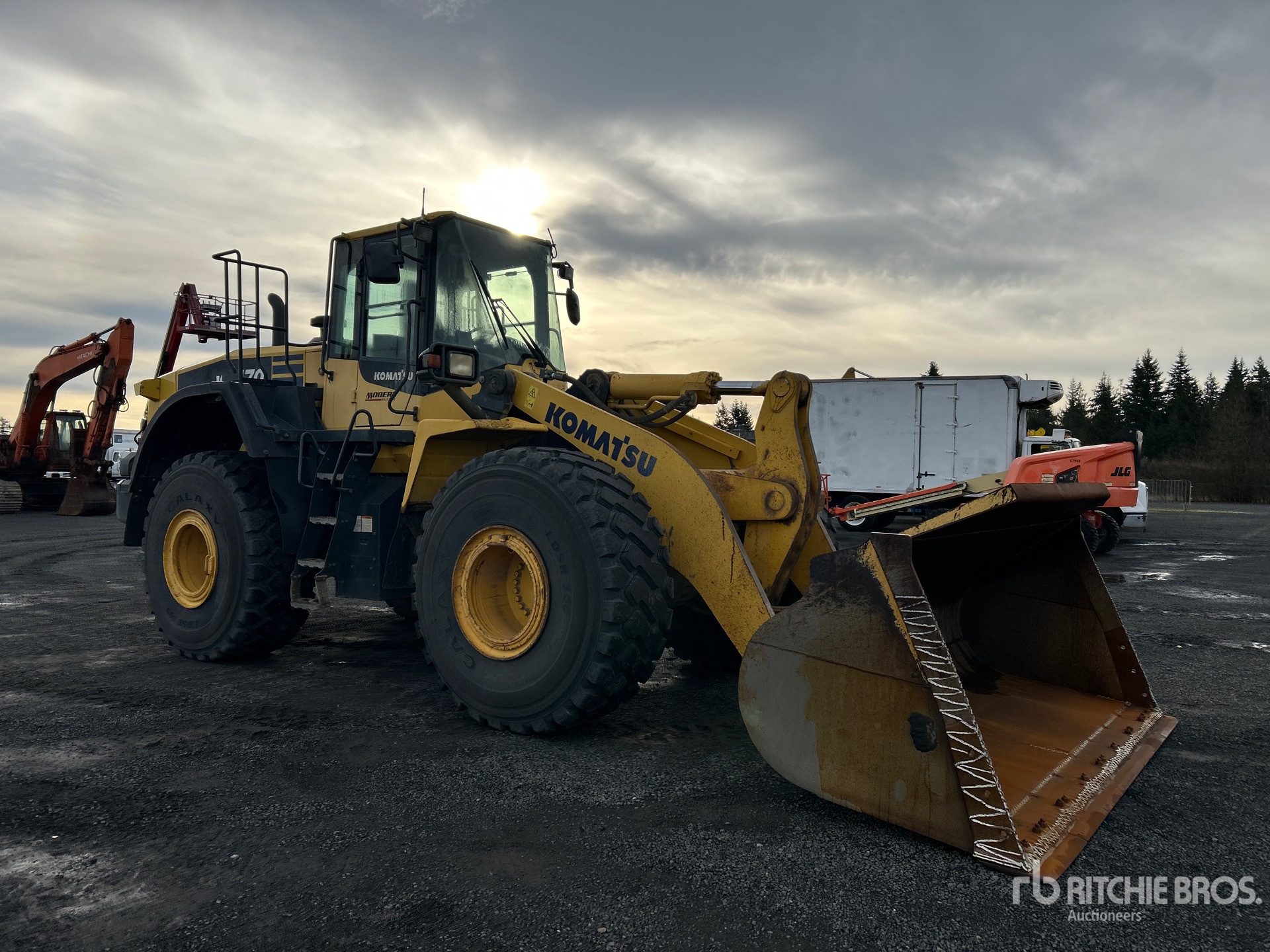 General Appearance with Picture, Right Front Corner