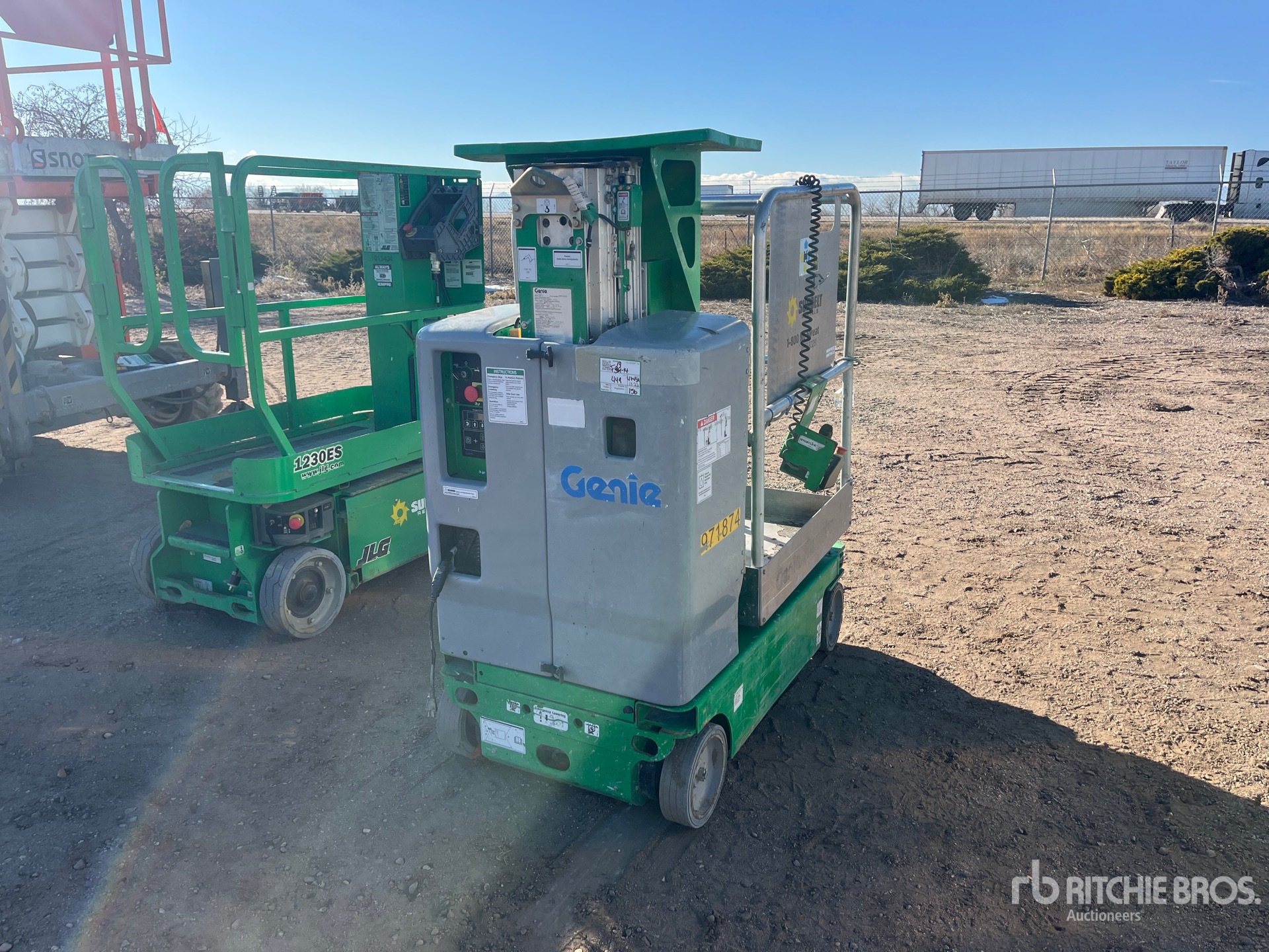 General Appearance with Foto, angolo anteriore sinistro