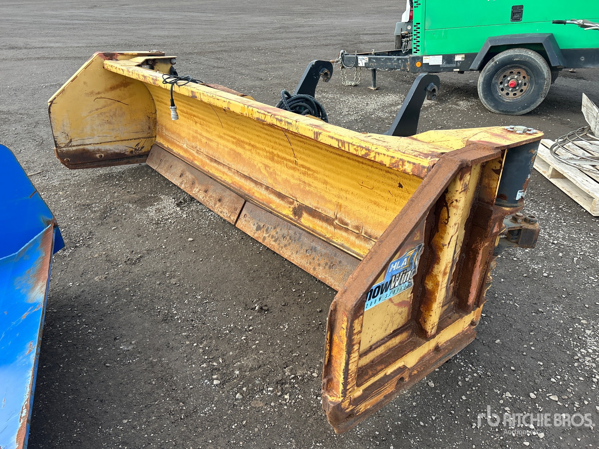 General Appearance with Bild, Ecke vorne links