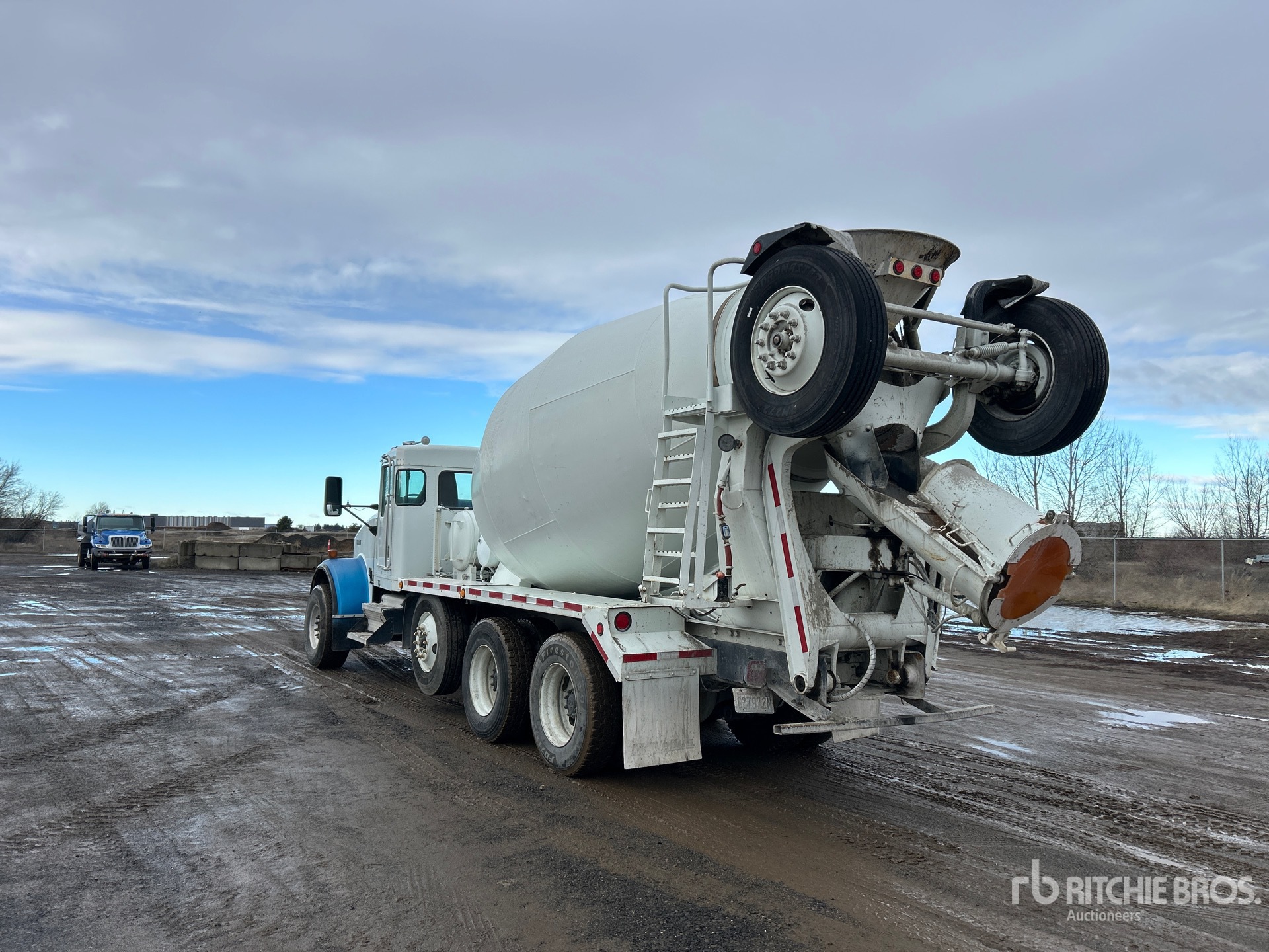 General Appearance with Foto, angolo posteriore sinistro