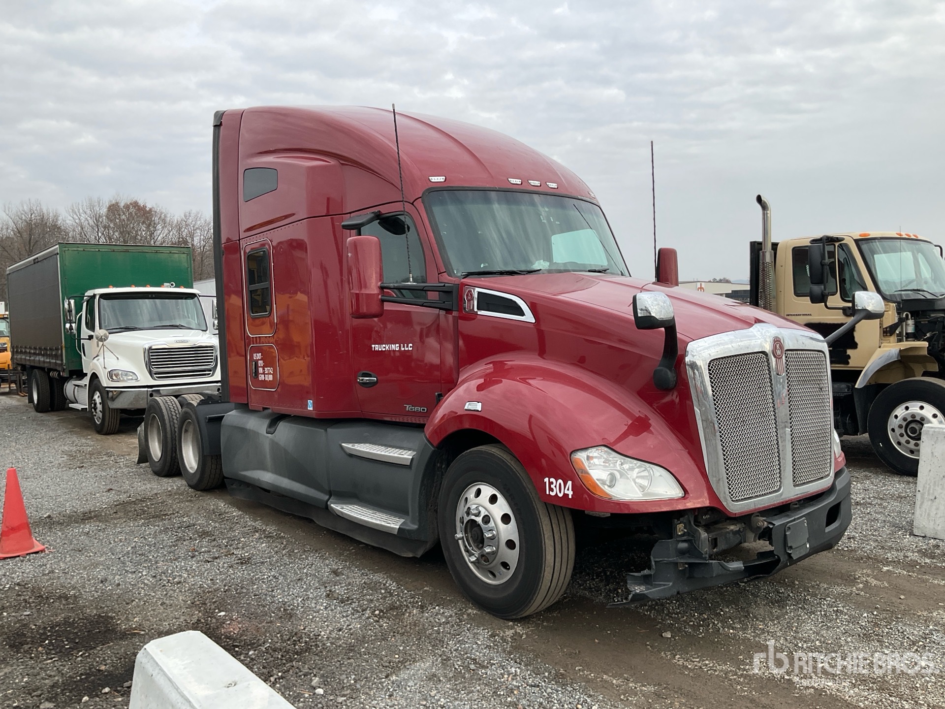 General Appearance with Picture, Right Front Corner