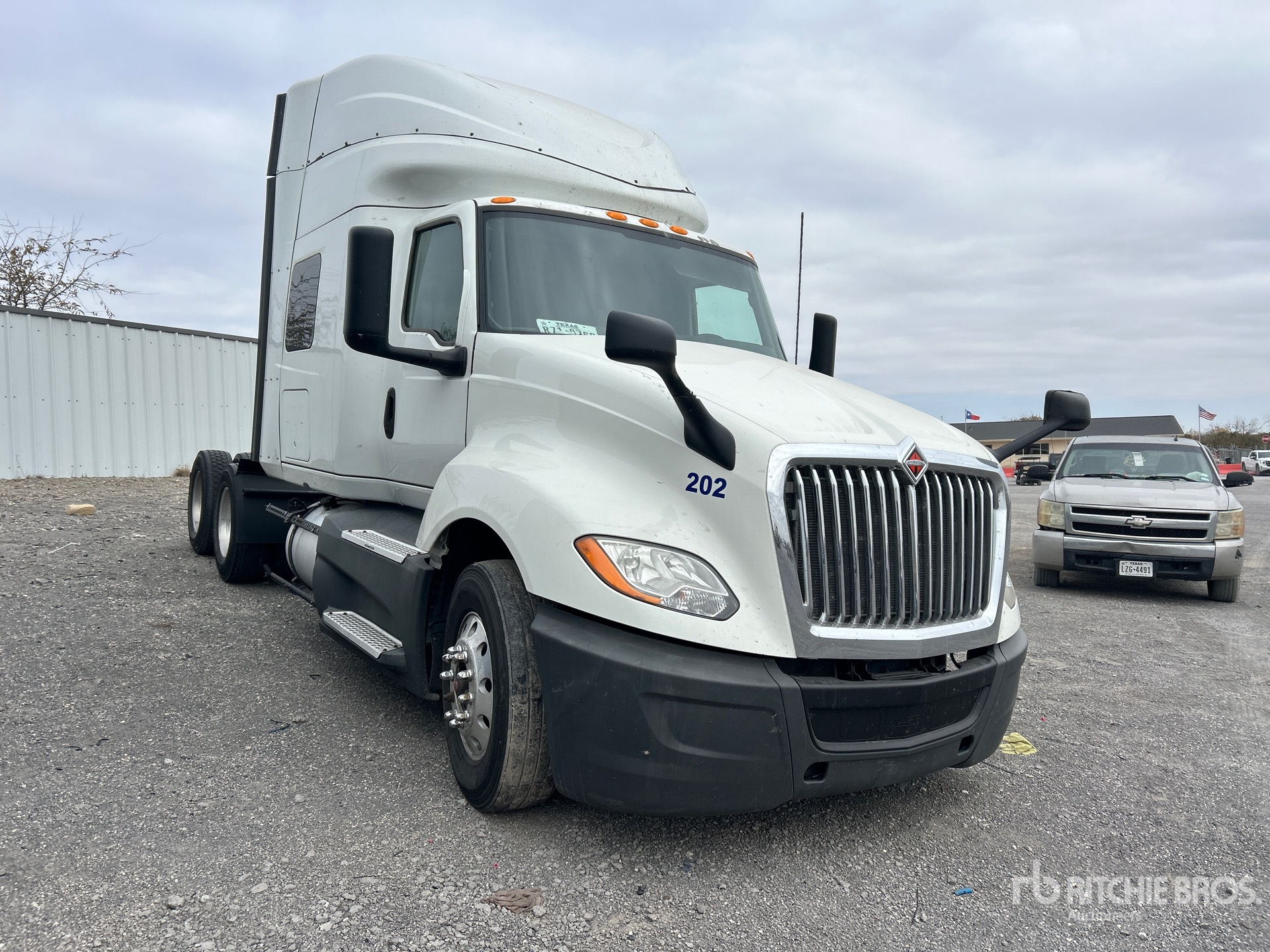 General Appearance with Picture, Right Front Corner