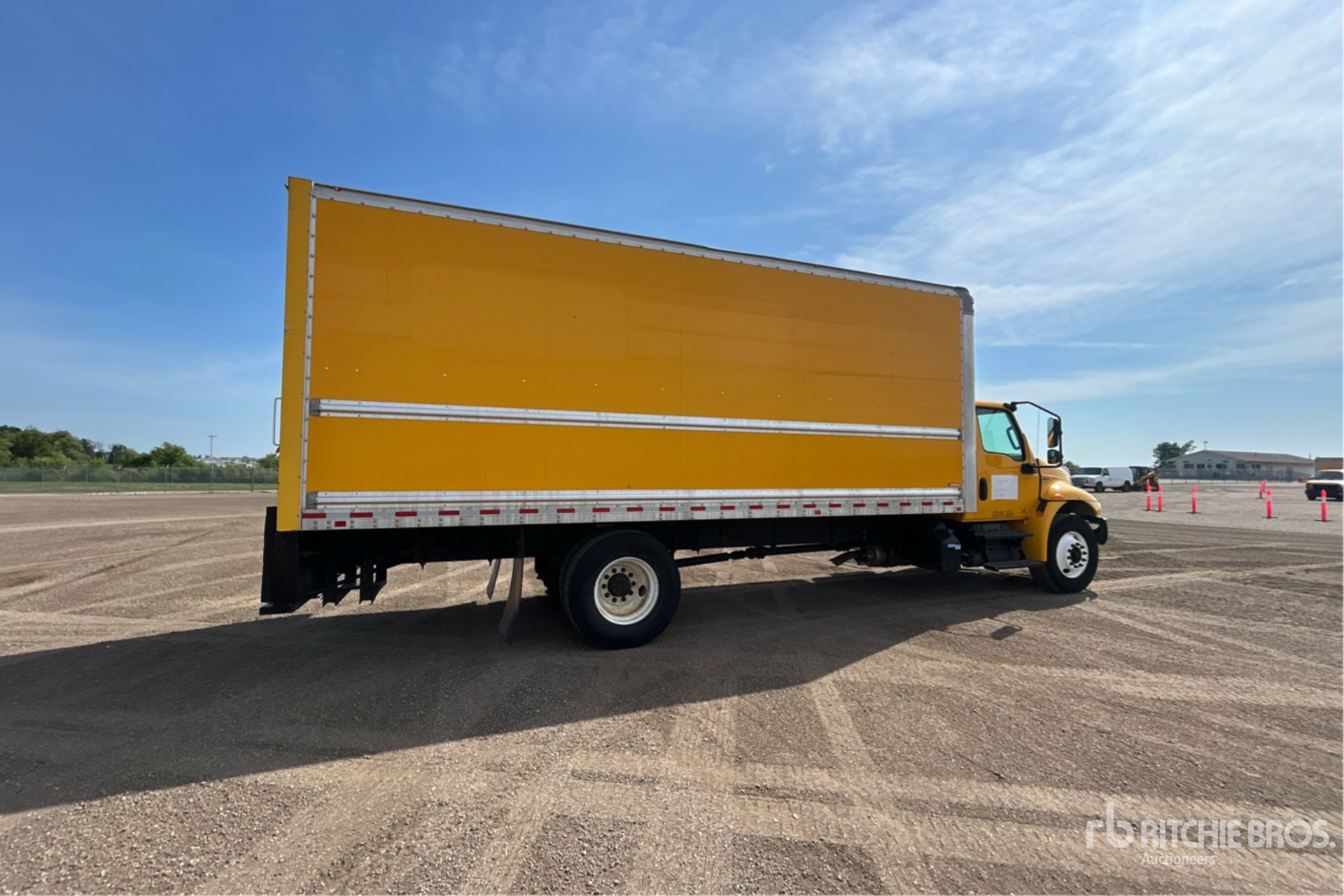 General Appearance with Bild, Ecke hinten rechts