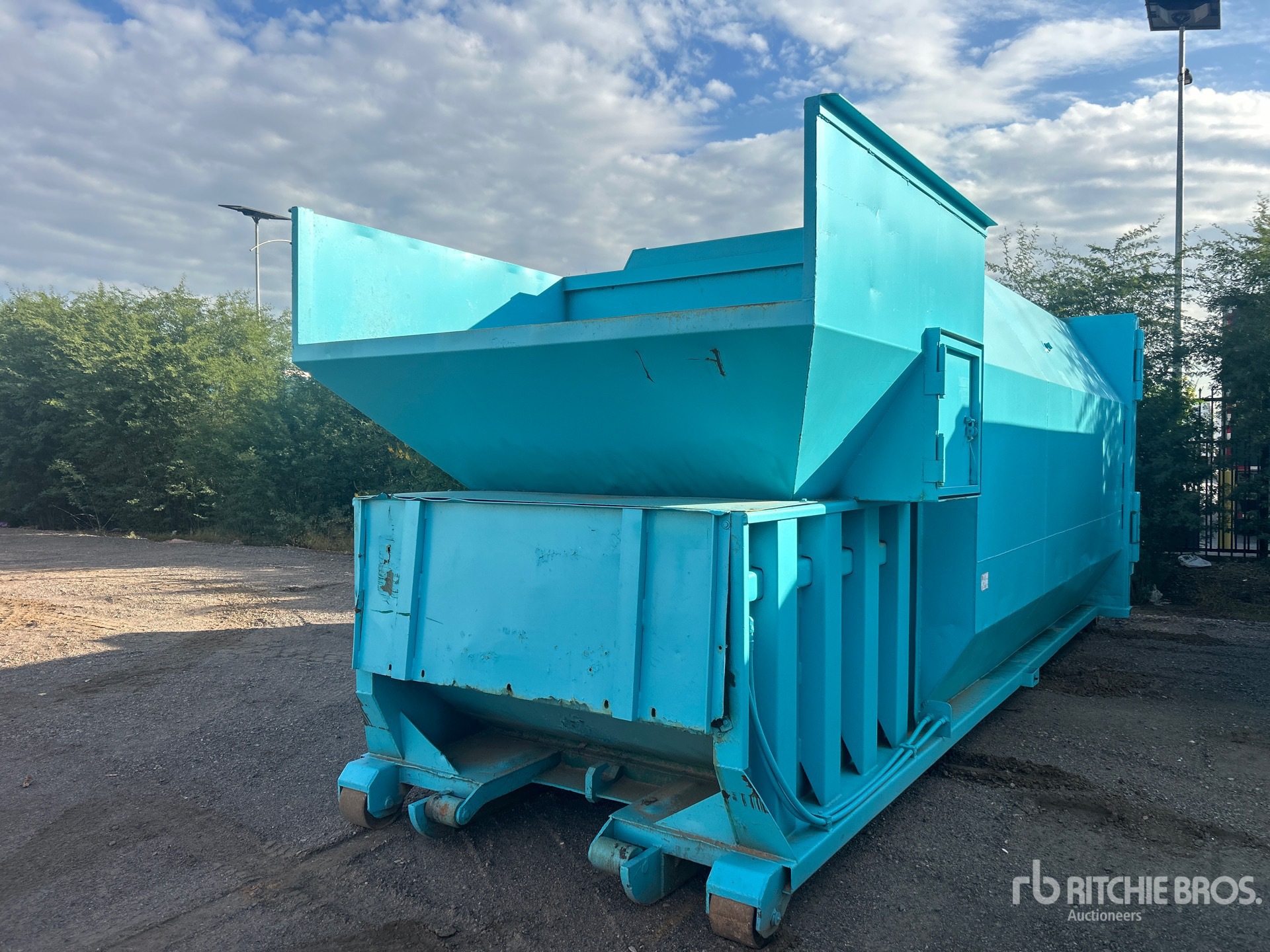 General Appearance with Image, coin avant gauche