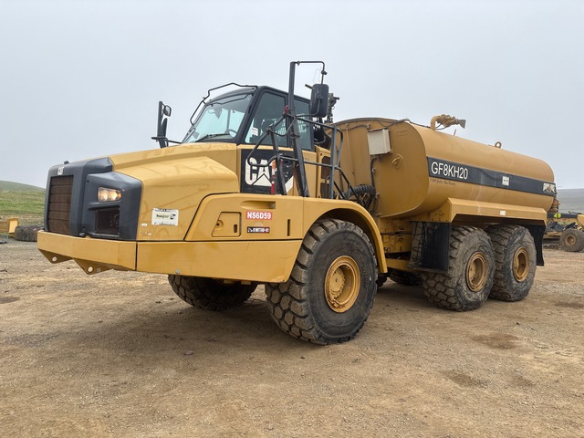 2013 Cat 740B 8000 gal Articulated Water Truck