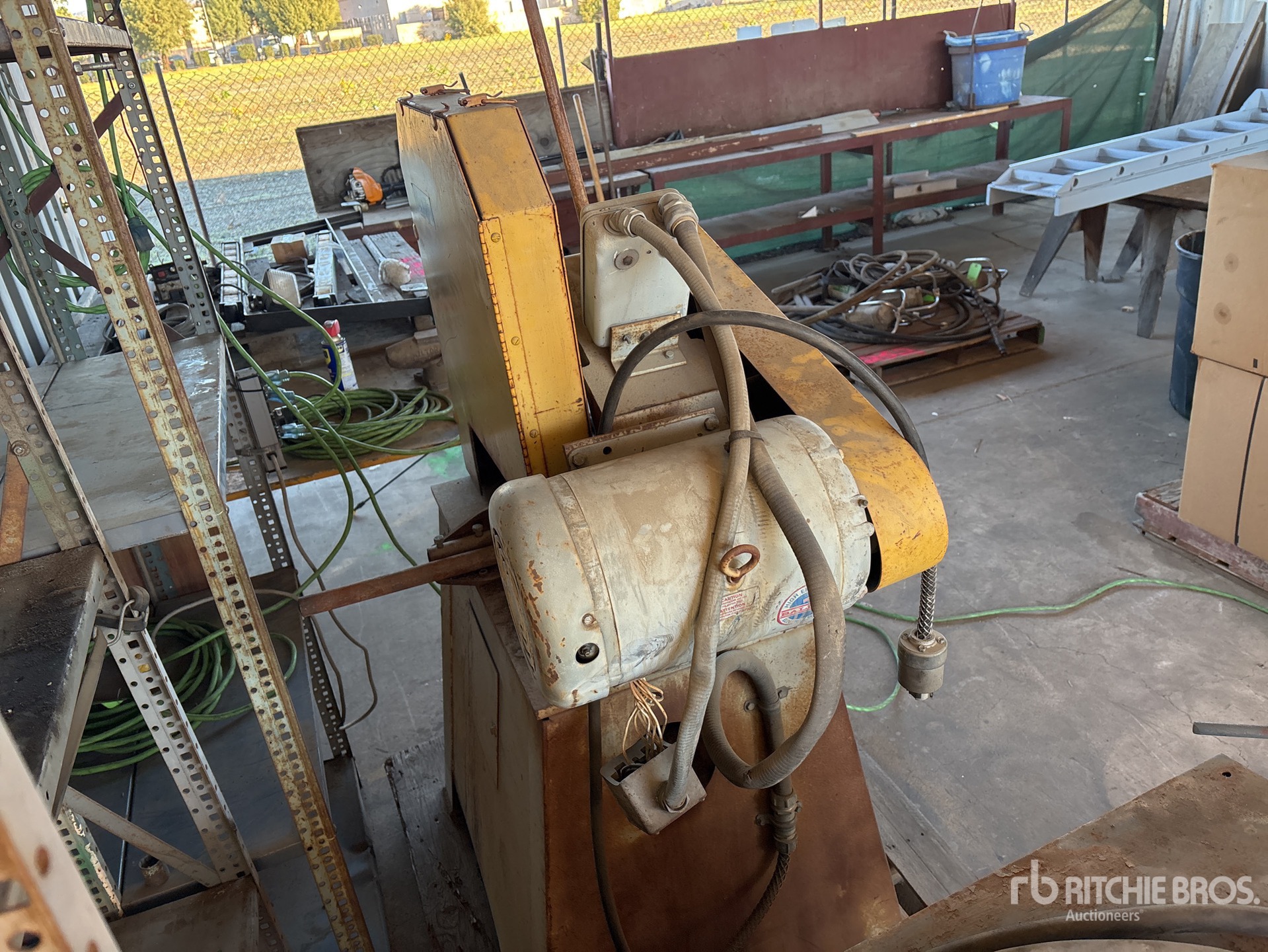 Aspect général with Image, coin avant droit