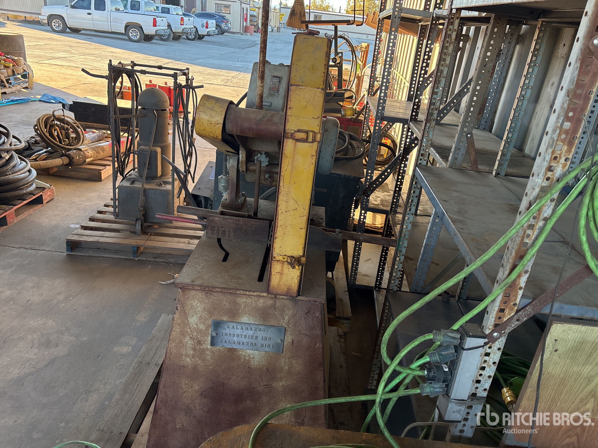 Aspect général with Image, coin arrière droit