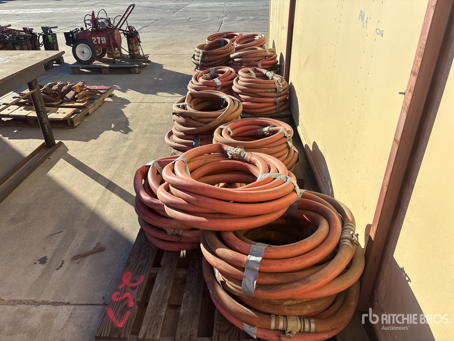 General Appearance with Bild, Ecke vorne rechts