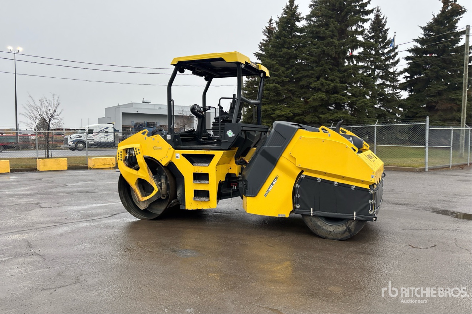 General Appearance with Zdjęcie, lewy dolny róg