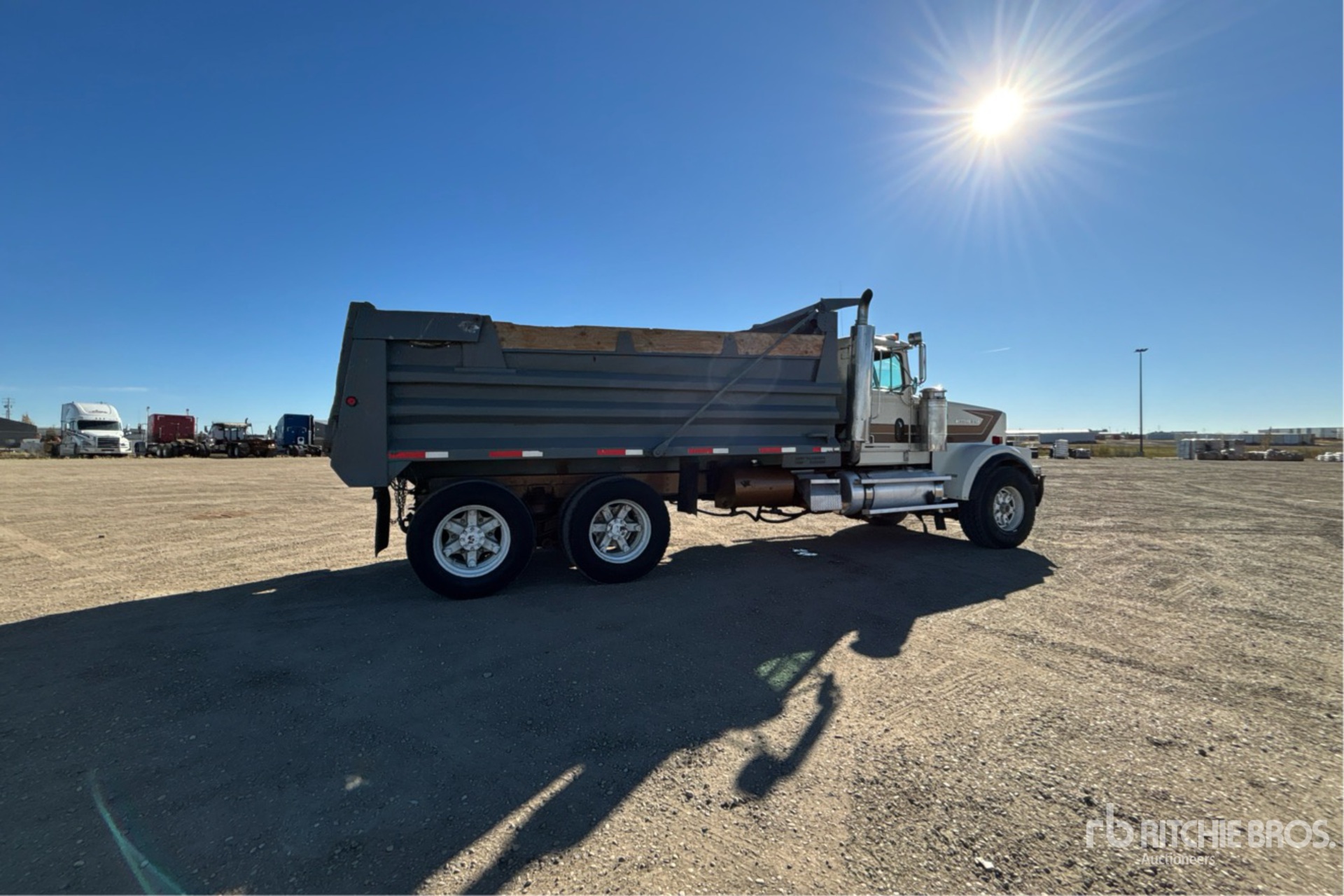 General Appearance with Imagen: esquina trasera derecha