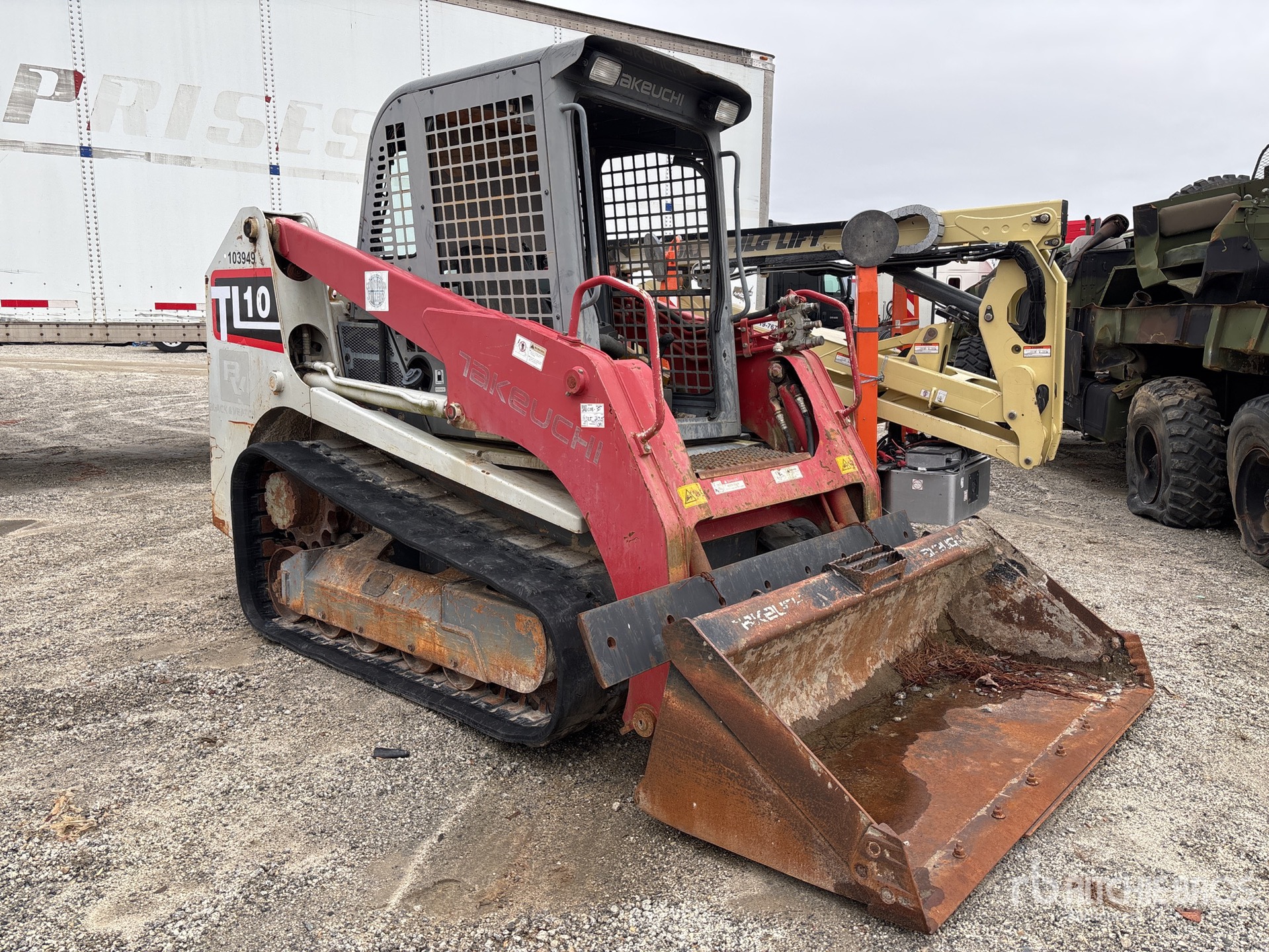 General Appearance with Picture, Right Front Corner