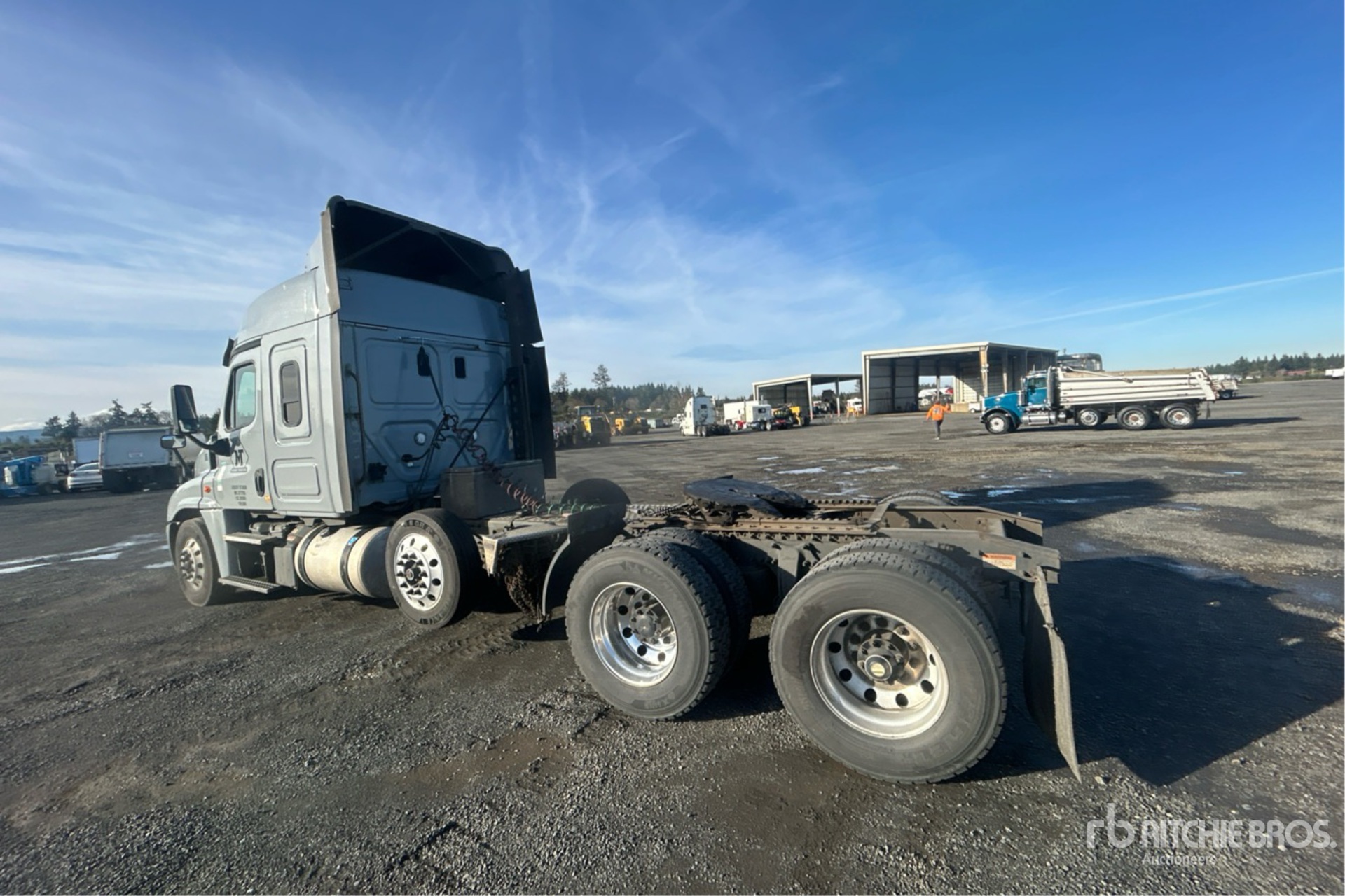 General Appearance with Bild, Ecke hinten links