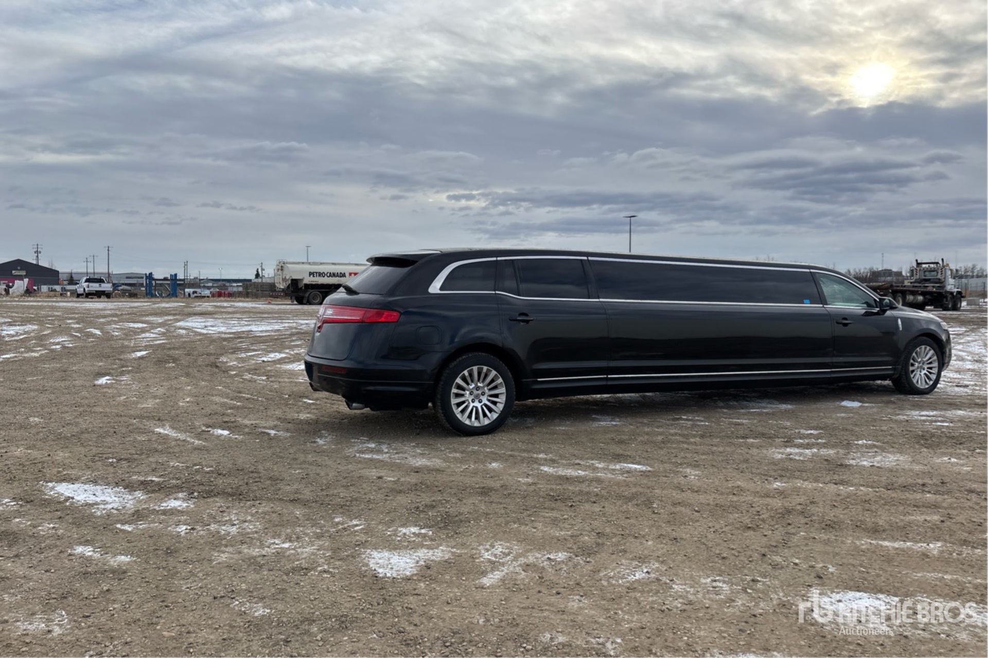 Aspect général with Image, coin arrière droit