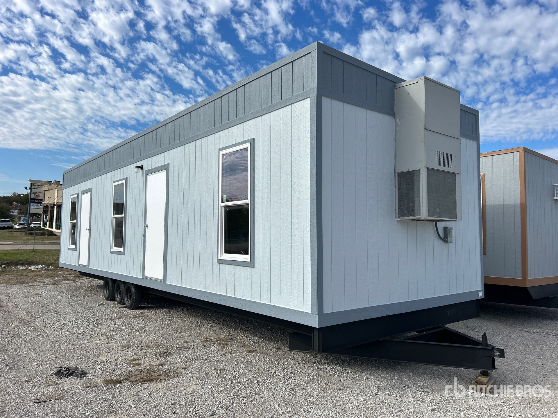 General Appearance with Bild, Ecke vorne rechts