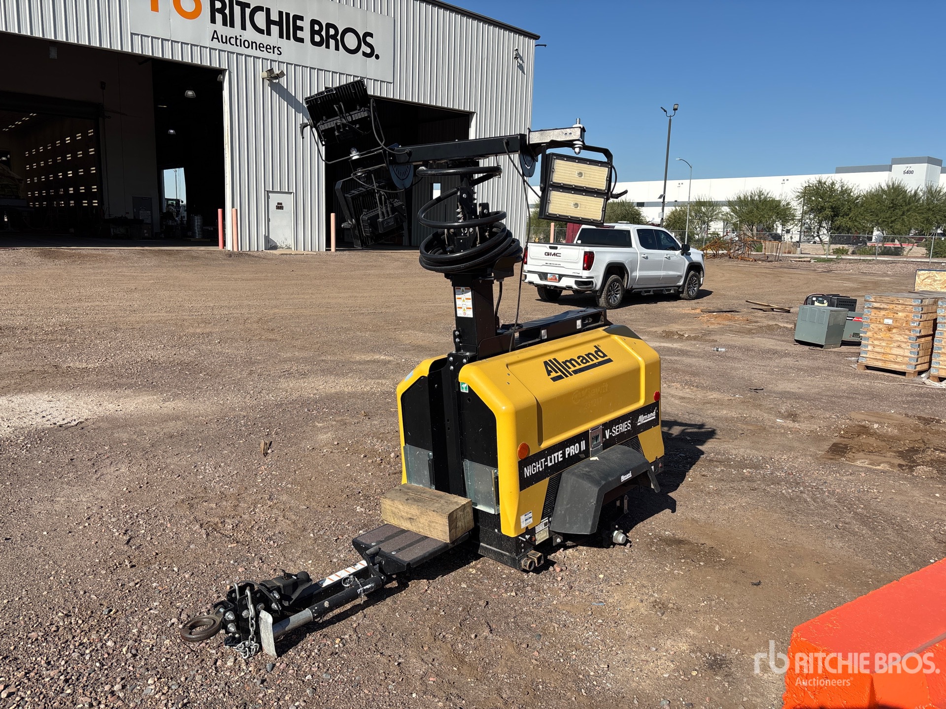 General Appearance with Bild, Ecke vorne links