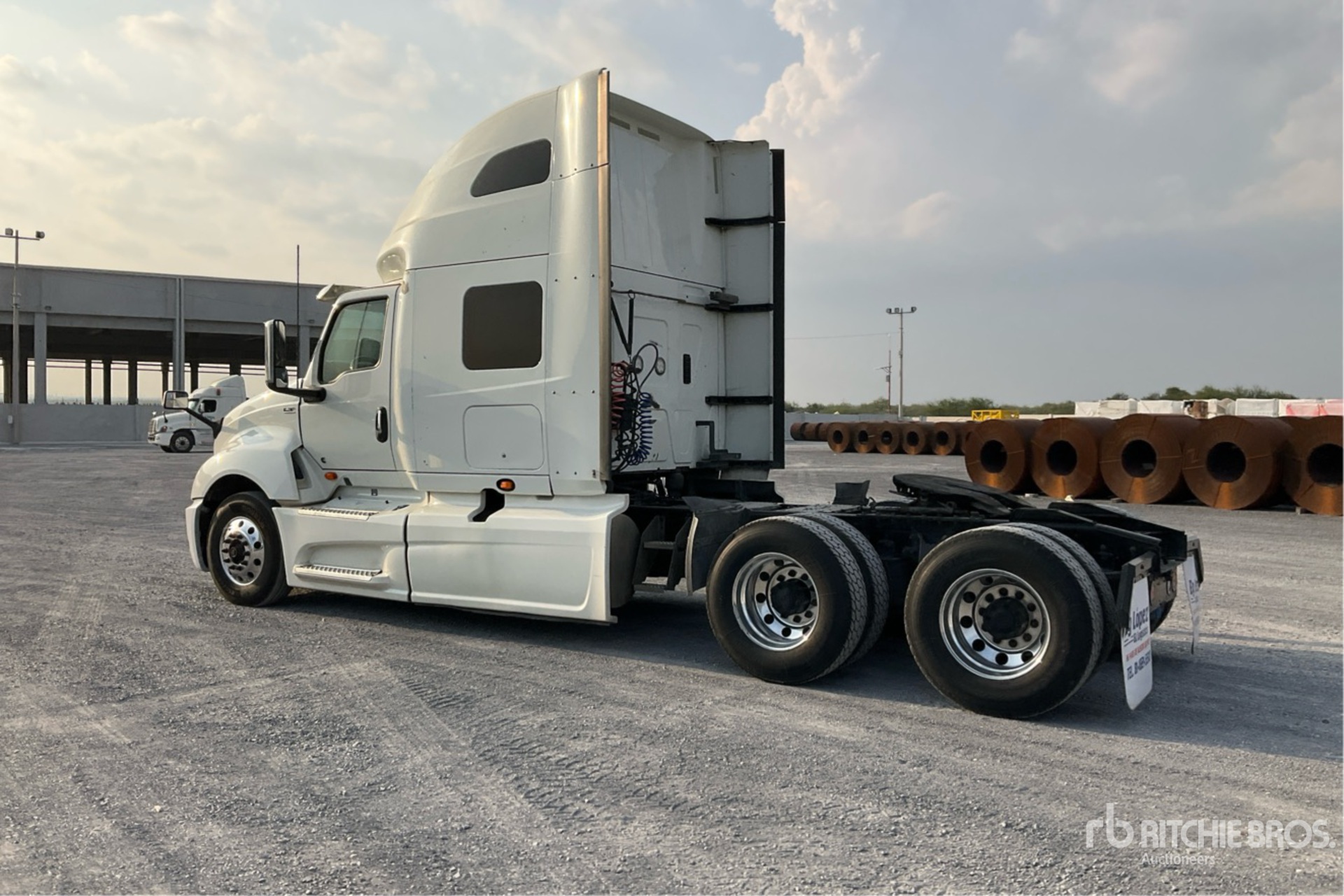 General Appearance with Imagen: esquina trasera izquierda