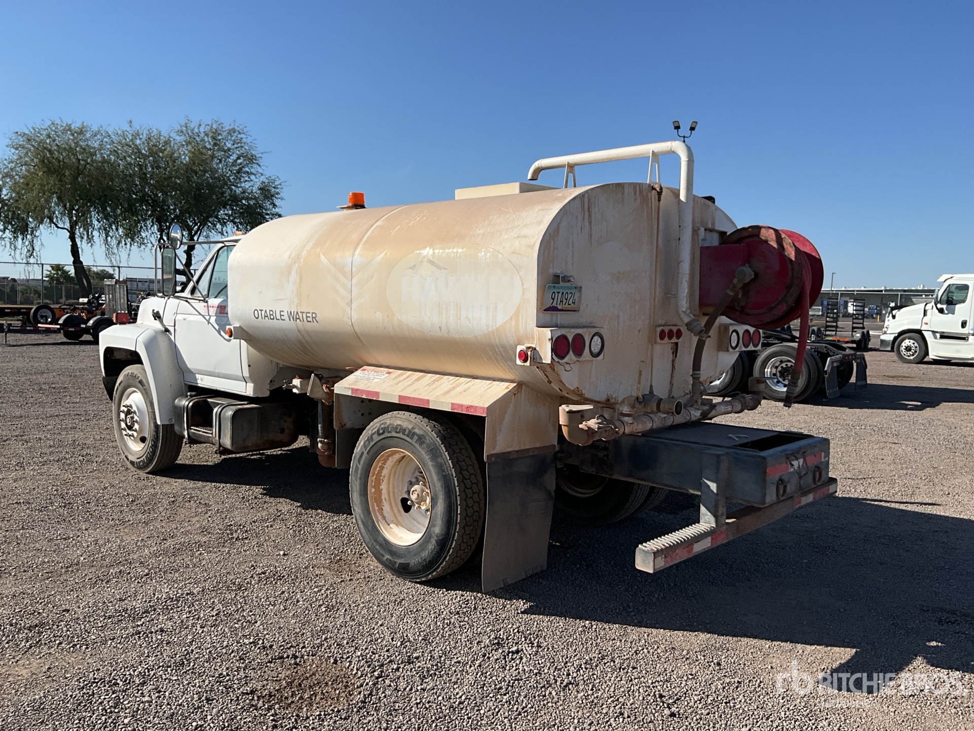 General Appearance with Picture, Left Rear Corner