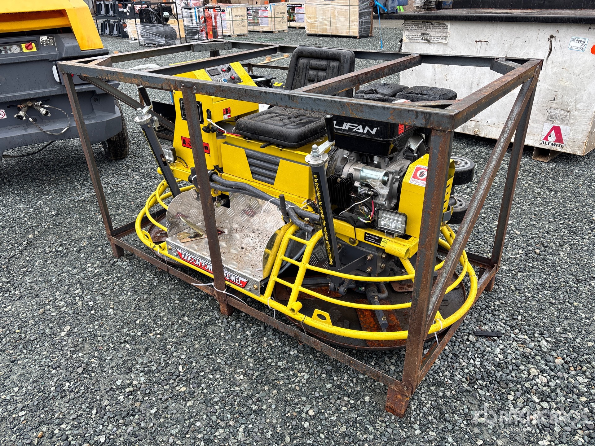 Aspect général with Image, coin avant gauche