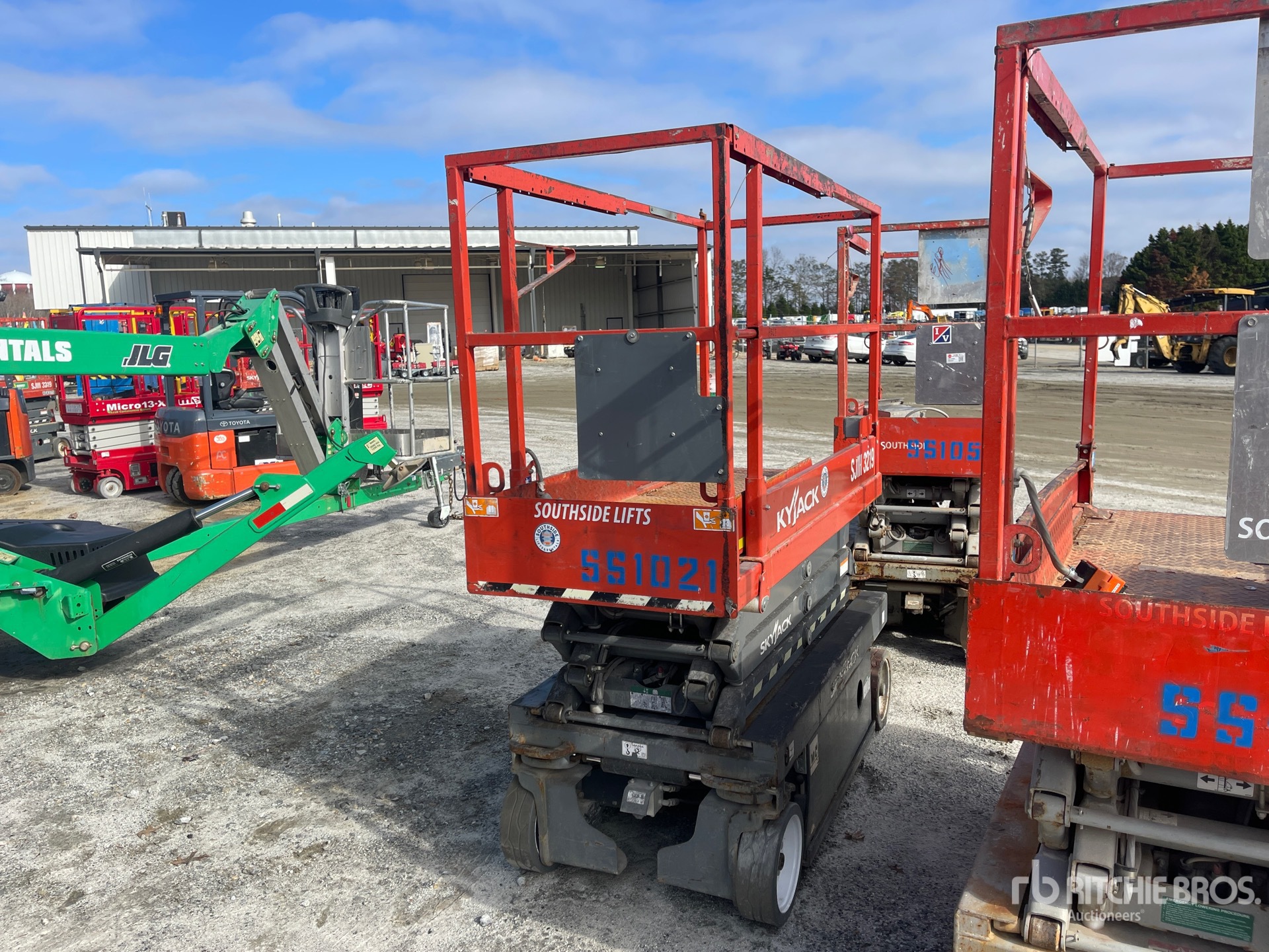 General Appearance with Picture, Left Front Corner