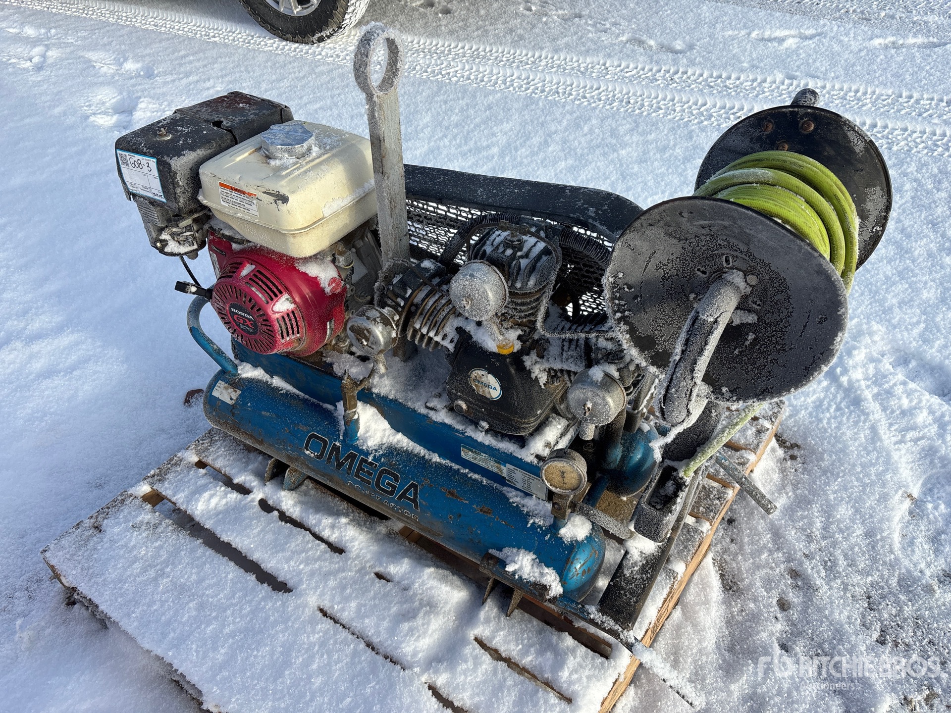 General Appearance with Foto, angolo anteriore sinistro