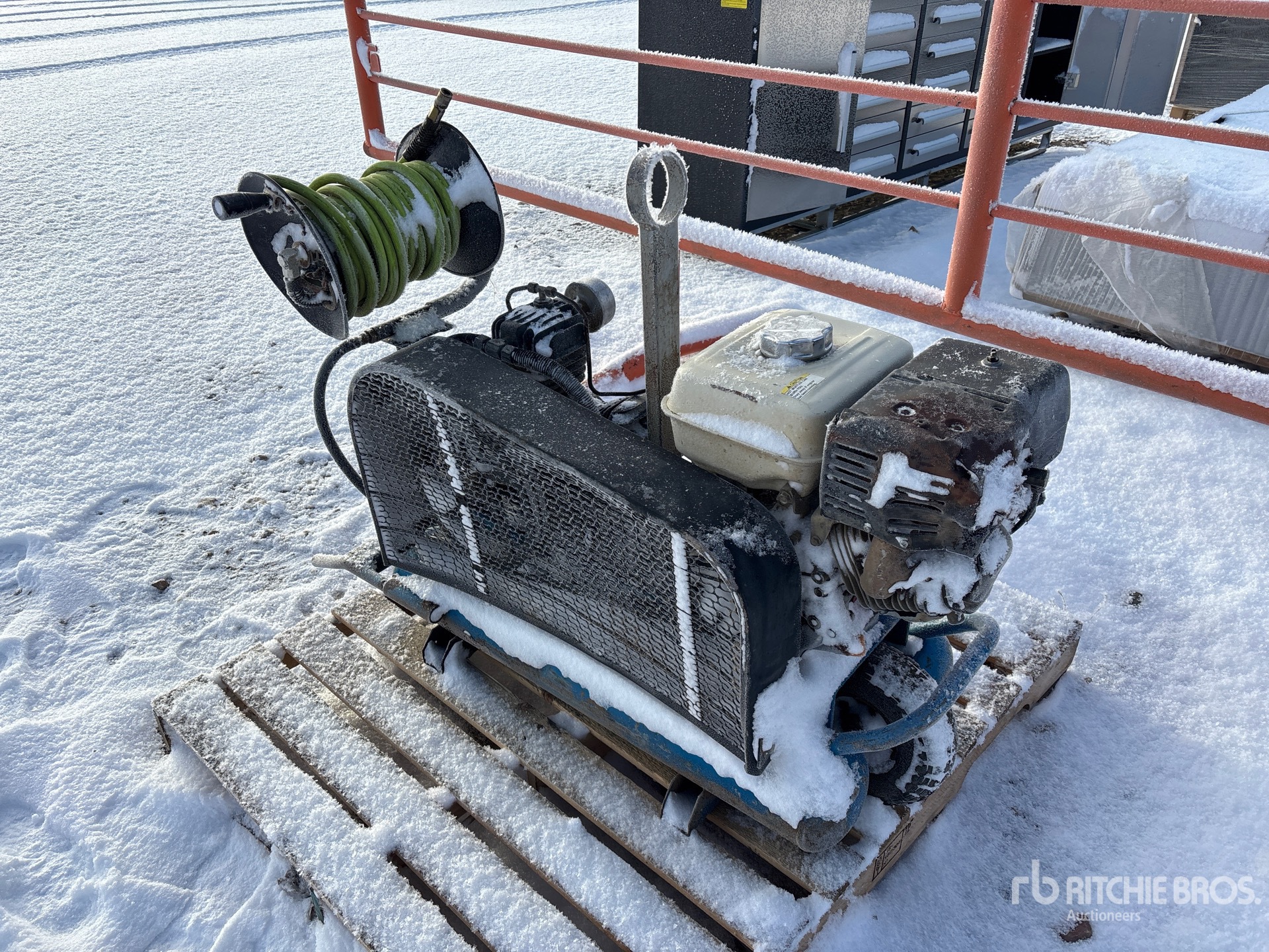 General Appearance with Foto, angolo anteriore sinistro