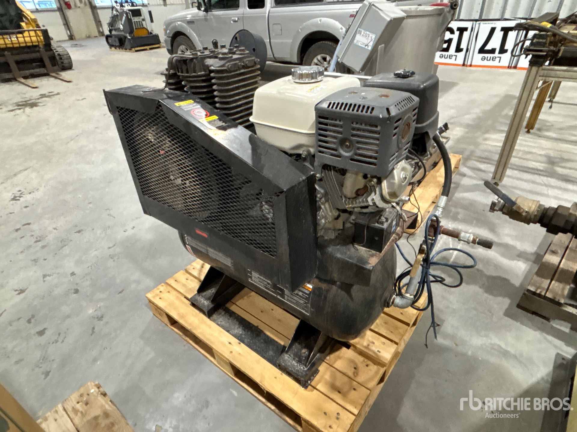 General Appearance with Foto, angolo anteriore sinistro