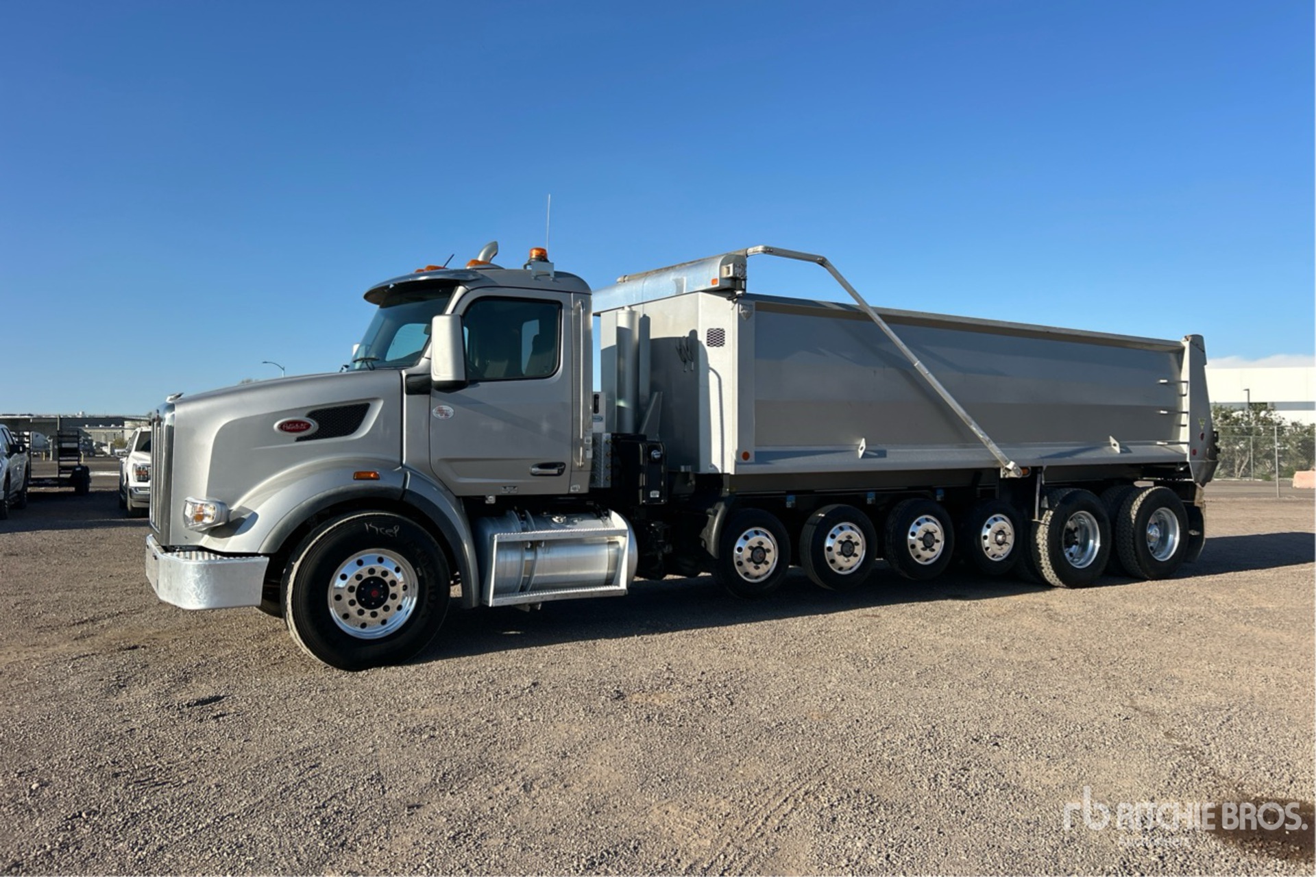 General Appearance with Foto, angolo anteriore sinistro