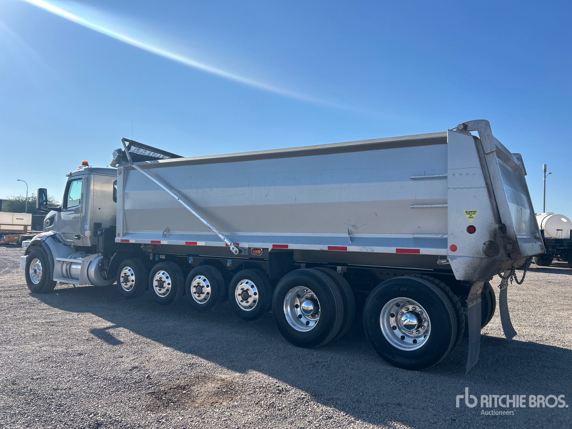 General Appearance with Foto, angolo posteriore sinistro