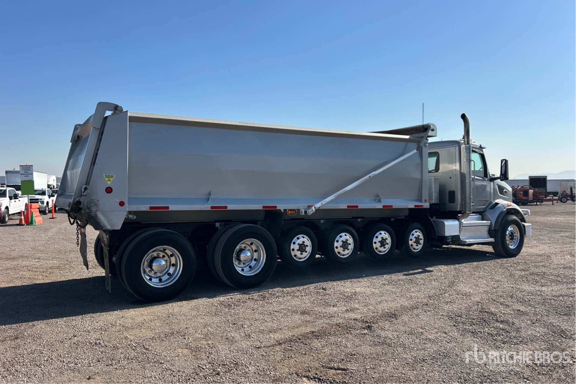 General Appearance with Foto, angolo anteriore sinistro