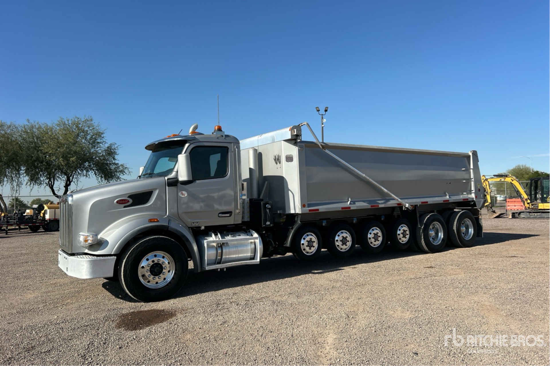 General Appearance with Foto, angolo anteriore sinistro