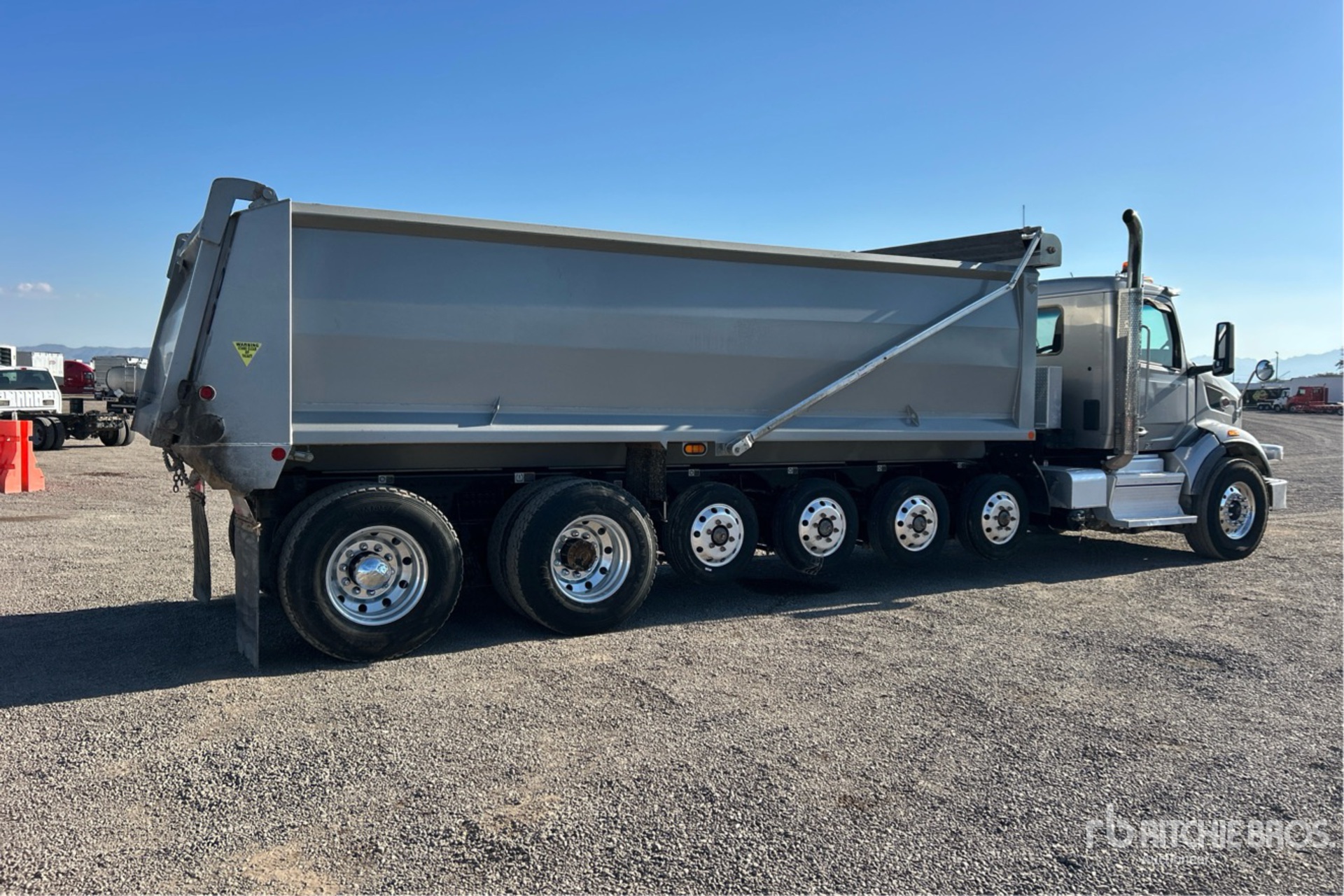 General Appearance with Foto, angolo anteriore sinistro